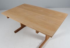 Hans J. Wegner, Shaker Dining Table, oak, extension leafes. Getama.