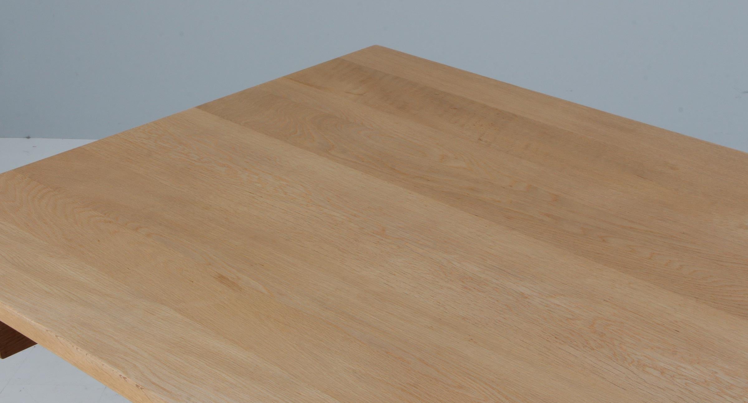 Mid-Century Modern Hans J. Wegner, Shaker Dining Table, oak, extension leafes. Getama.