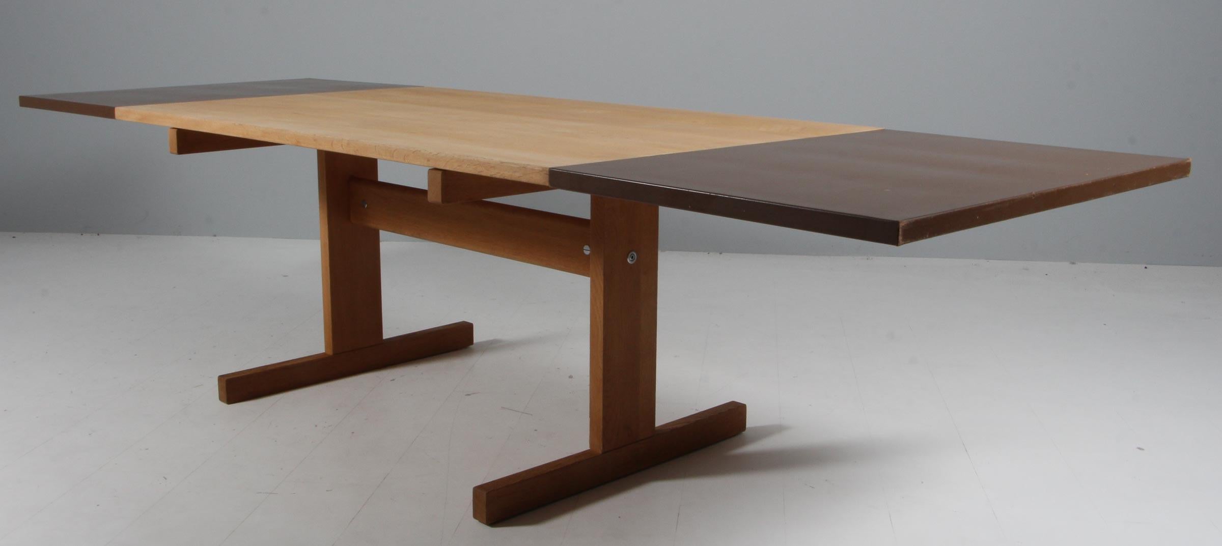 Late 20th Century Hans J. Wegner, Shaker Dining Table, oak, extension leafes. Getama.