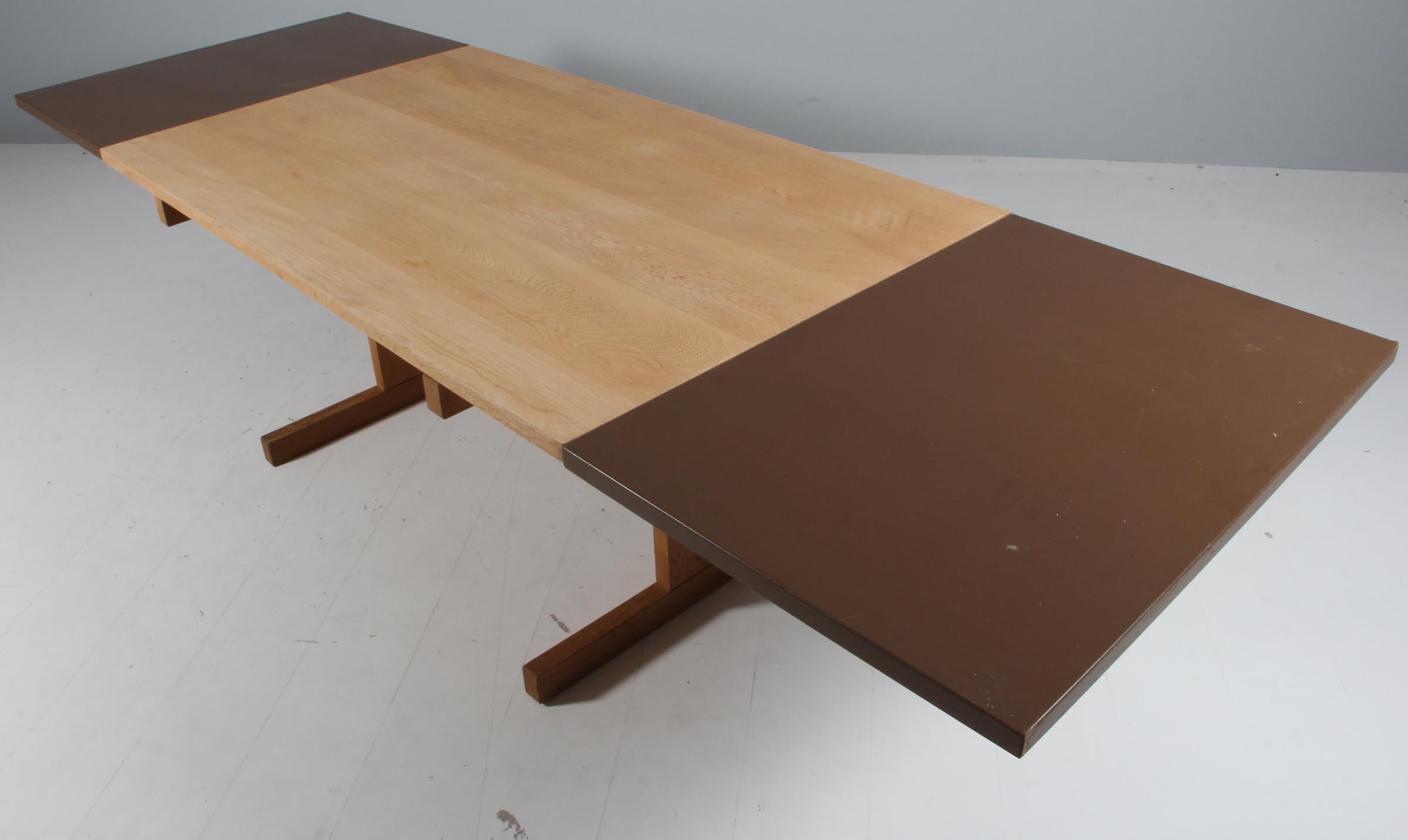 Oak Hans J. Wegner, Shaker Dining Table, oak, extension leafes. Getama.
