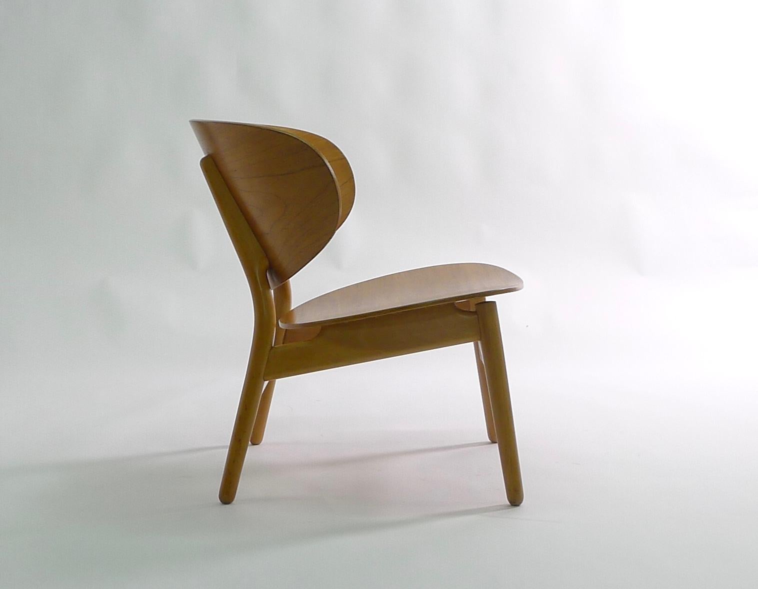 Hans J Wegner Shell Chair, Model Fh1936, Made by Fritz Hansen, Design, 1948 In Good Condition In Wargrave, Berkshire