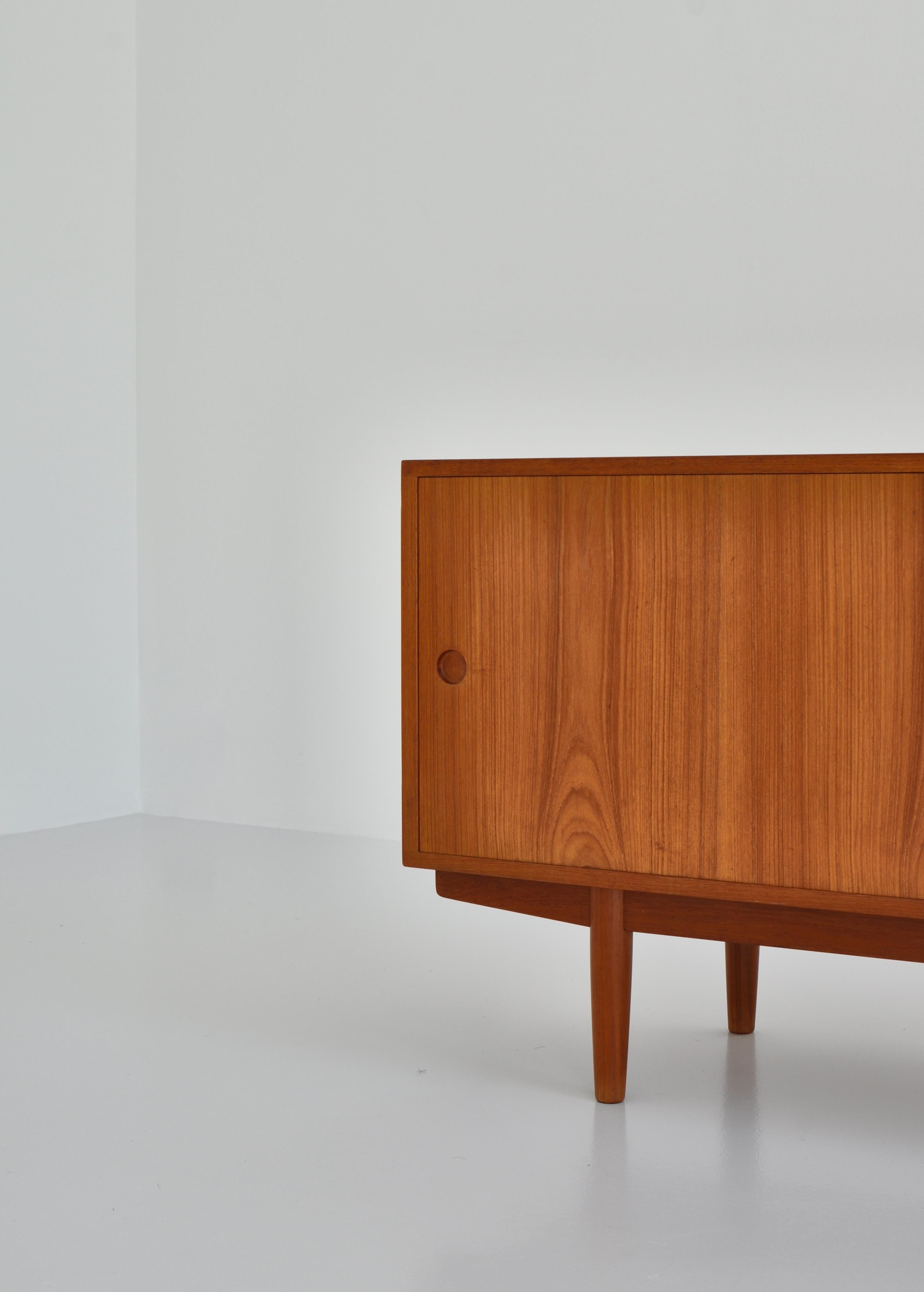Hans J. Wegner Sideboard in Teakwood made at Cabinetmaker Johannes Hansen, 1960s In Good Condition In Odense, DK
