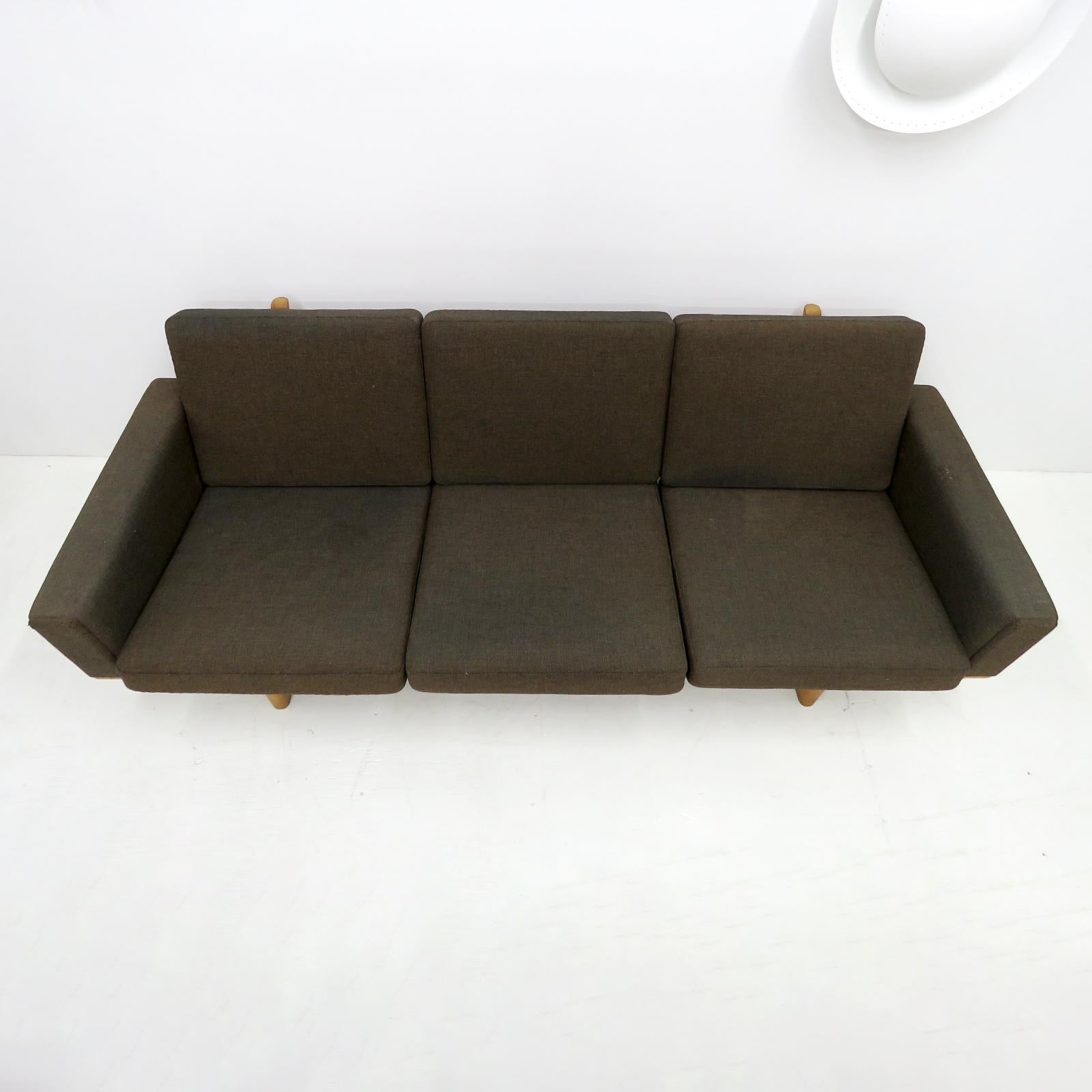 Scandinavian Modern Hans J. Wegner Sofa Model GE-236/3, 1950
