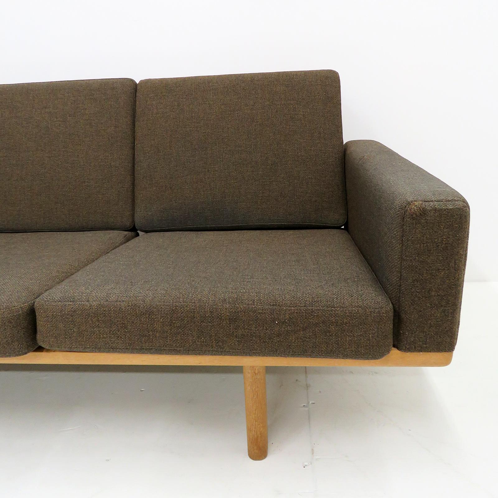 Mid-20th Century Hans J. Wegner Sofa Model GE-236/3, 1950