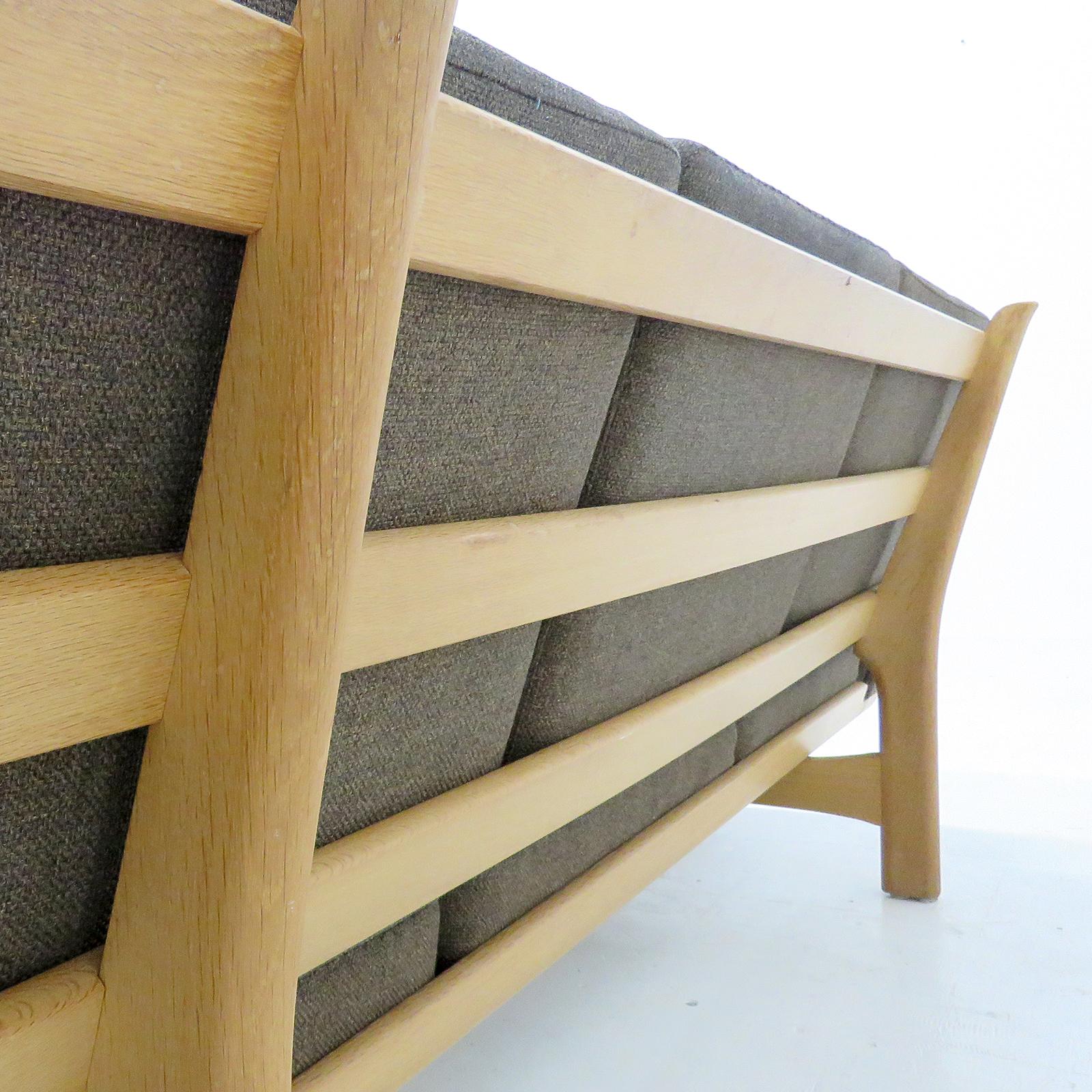 Hans J. Wegner Sofa Model GE-236/3, 1950 2