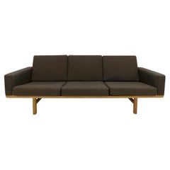Hans J. Wegner Sofa Model GE-236/3, 1950