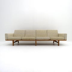 Hans J. Wegner Sofa Model GE-236/4, 1950