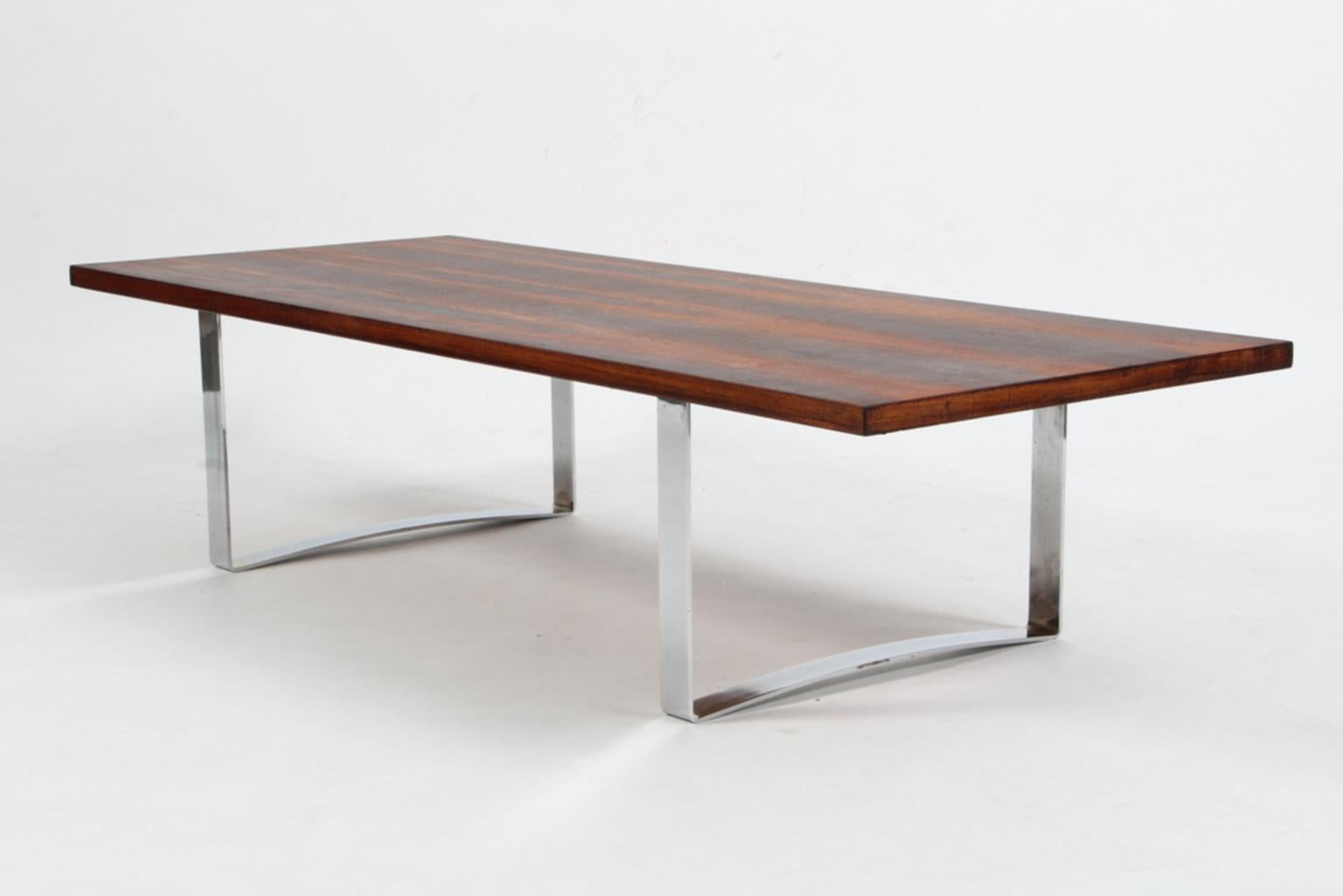 Hans J. Wegner sofa table in Rio rosewood

Base in chromed steel.

800 series, made by Johannes Hansen.
 
