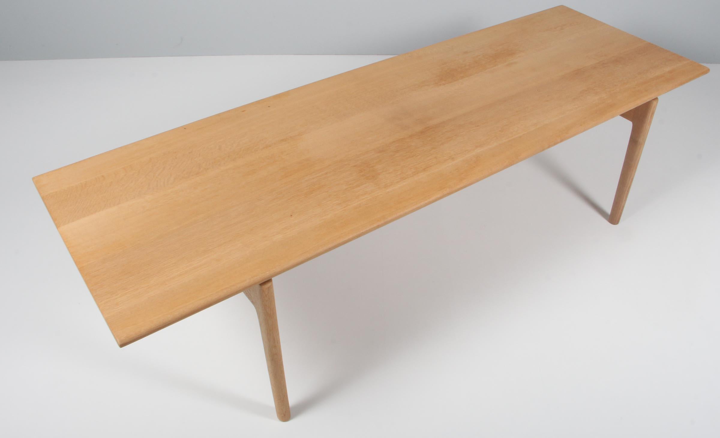 Hans J. Wegner sofa table made in solid soap treated oak.

Model AT15, made by Andreas Tuck.