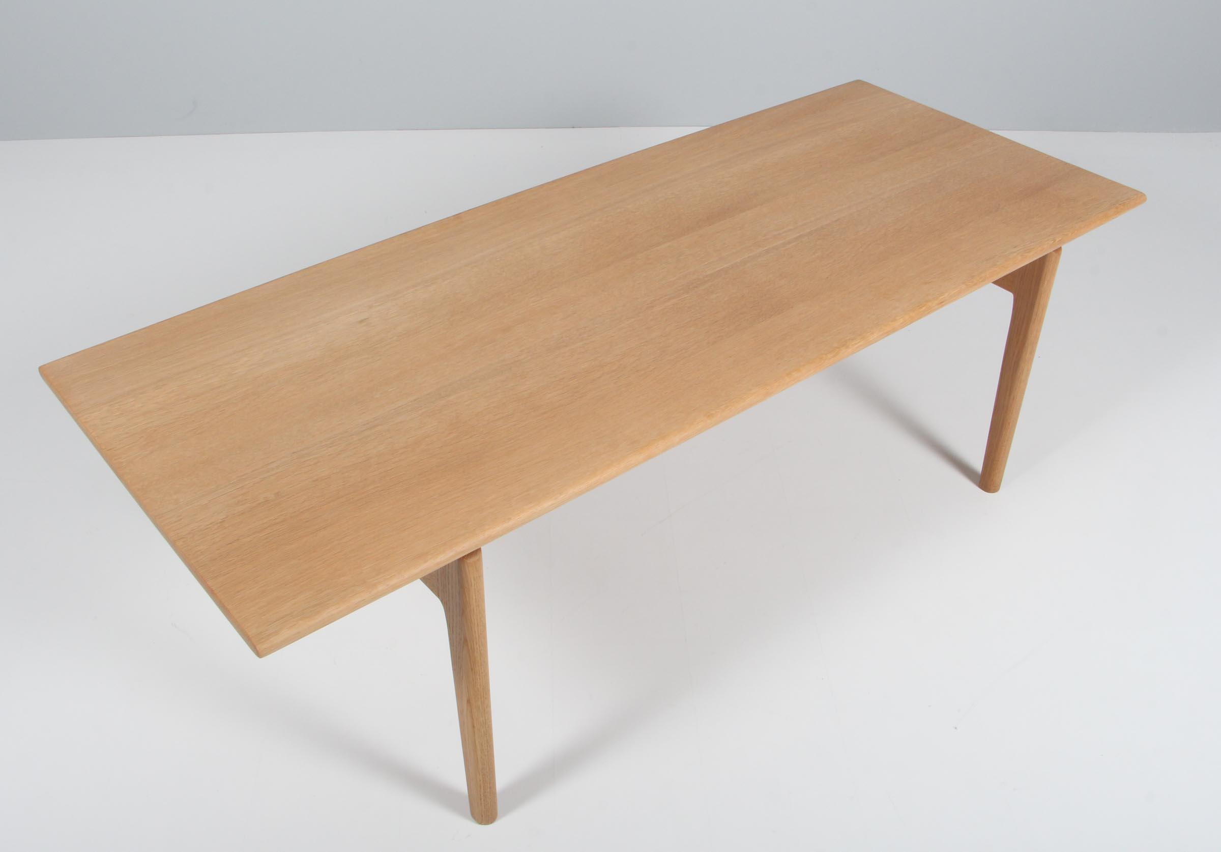 Hans J. Wegner sofa table made in solid soap treated oak.

Model AT15, made by Andreas Tuck.