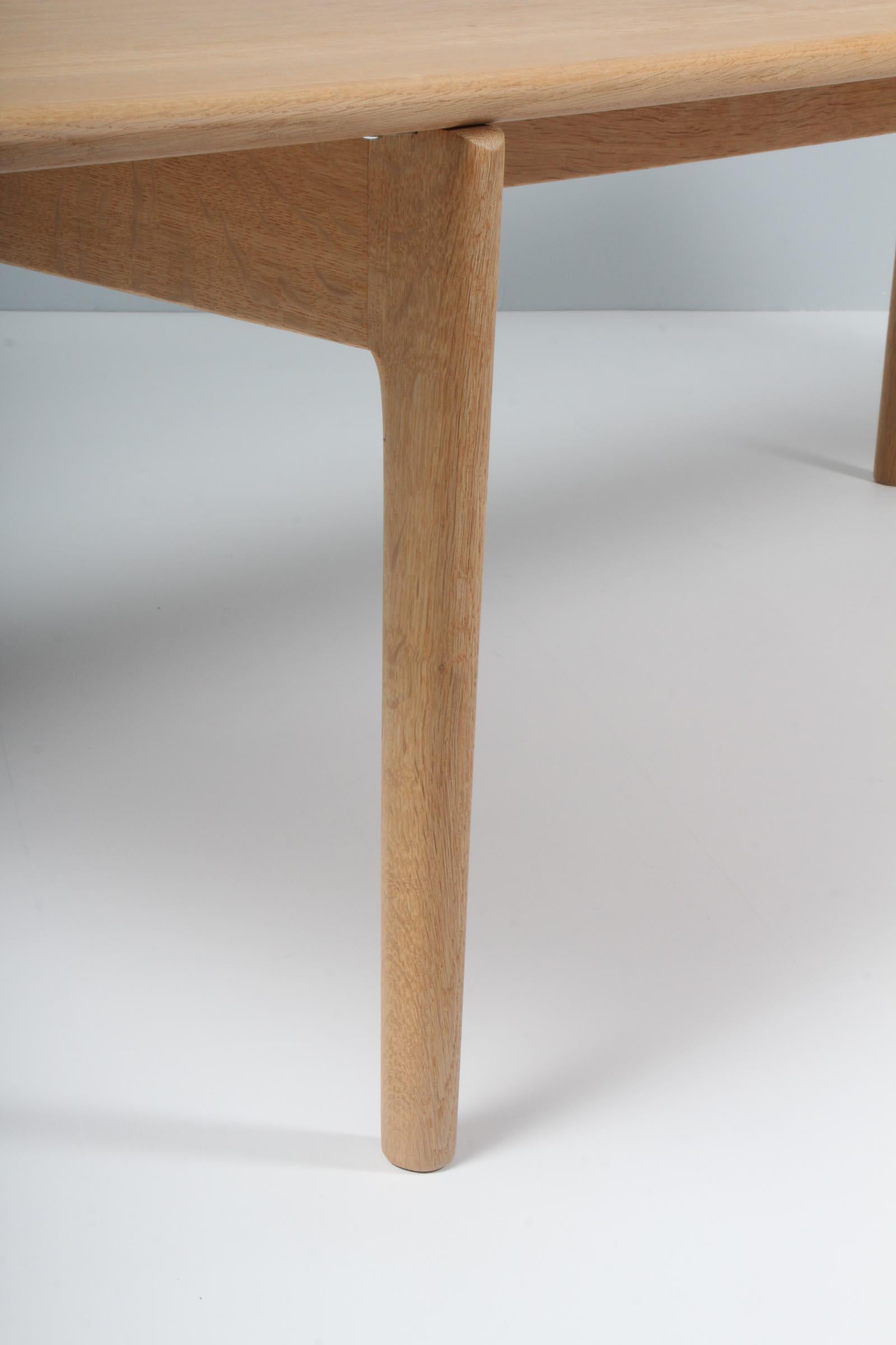 Hans J. Wegner Sofa Table, Model AT15, Solid Oak, Andreas Tuck In Excellent Condition In Esbjerg, DK