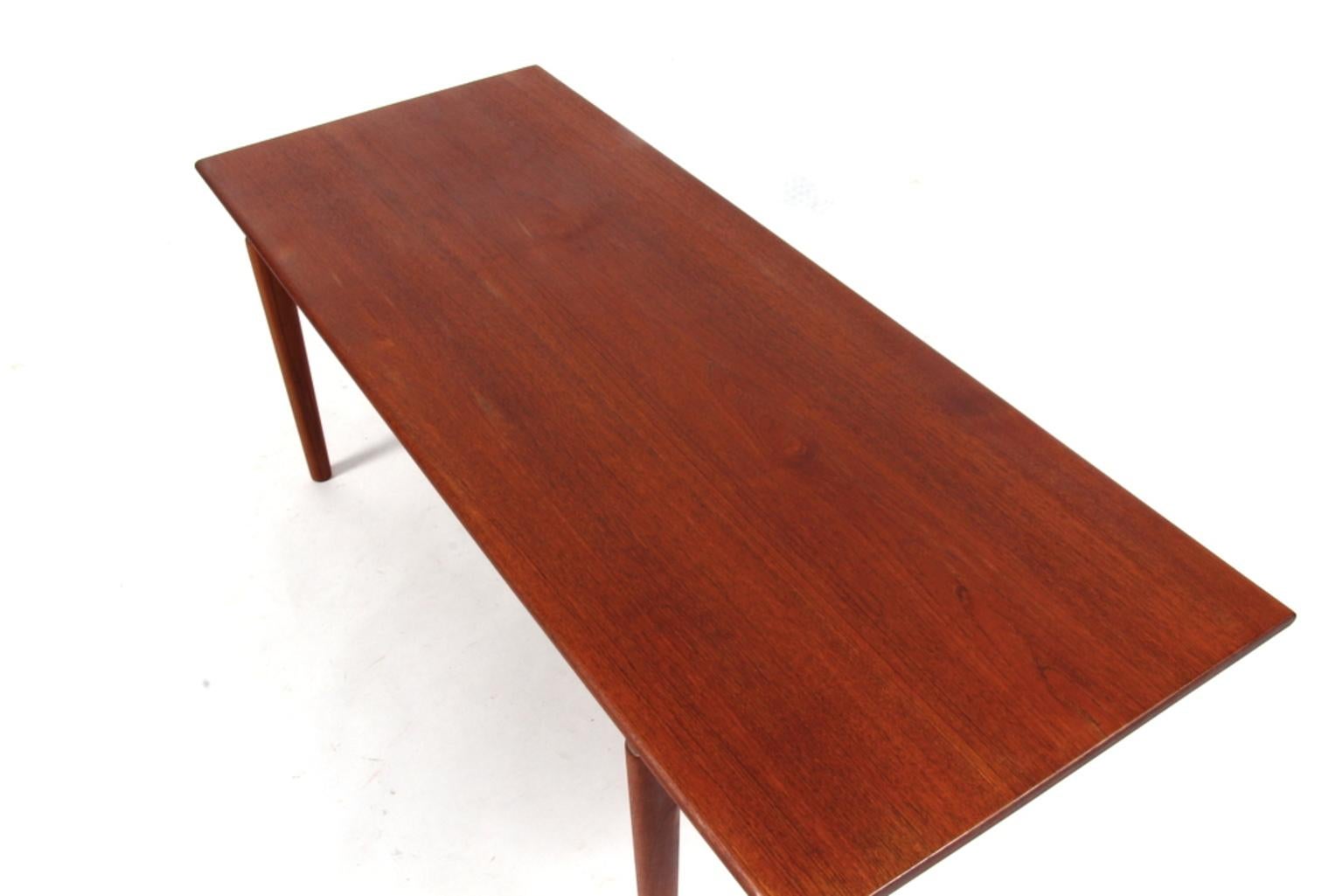 Hans J. Wegner sofa table made in solid soap treated oak.

Model AT15, made by Andreas Tuck.