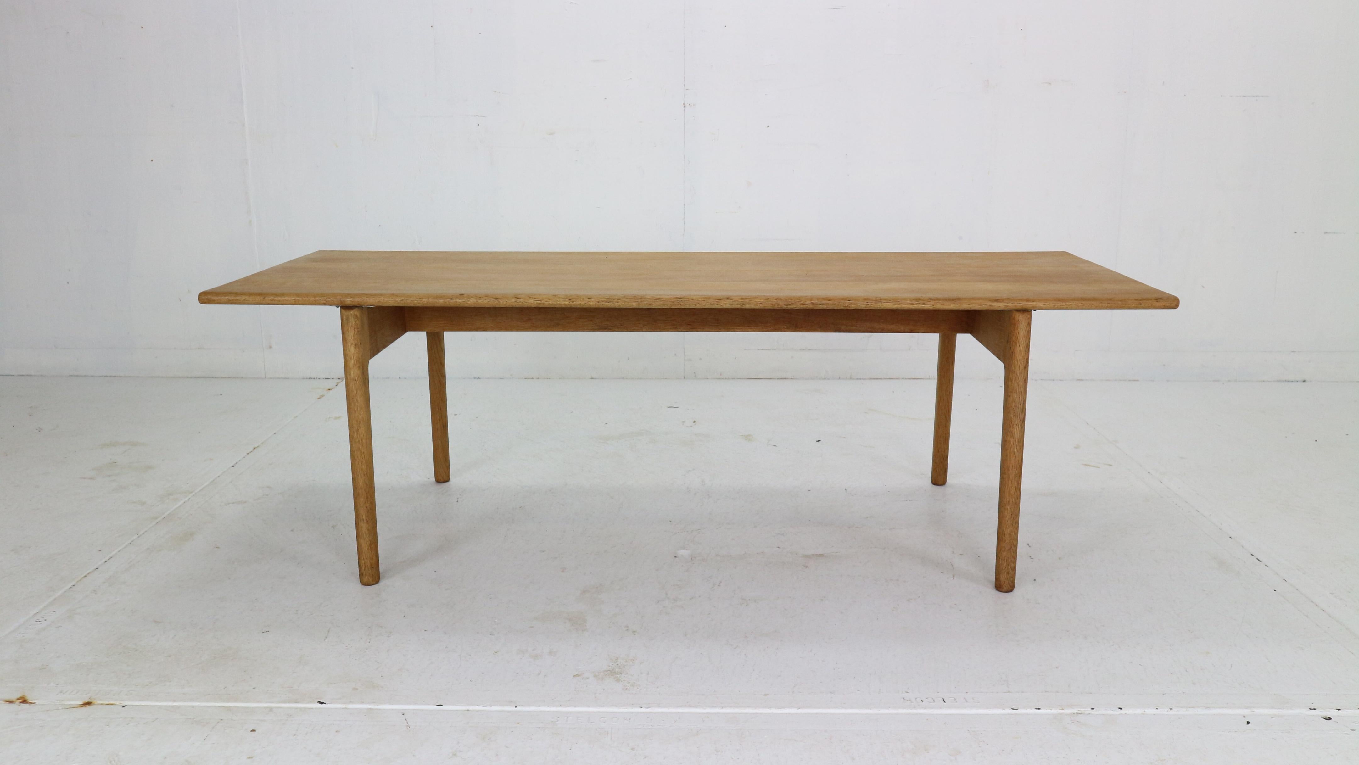 Scandinavian Modern period coffee table designed by Hans J. Wegner and manufactured by Andreas Tuck in 1960's period, Denmark.
Model No: AT- 15, original mark under the table.
Made of solid oak wood.
The table has simple clean lines and a solid