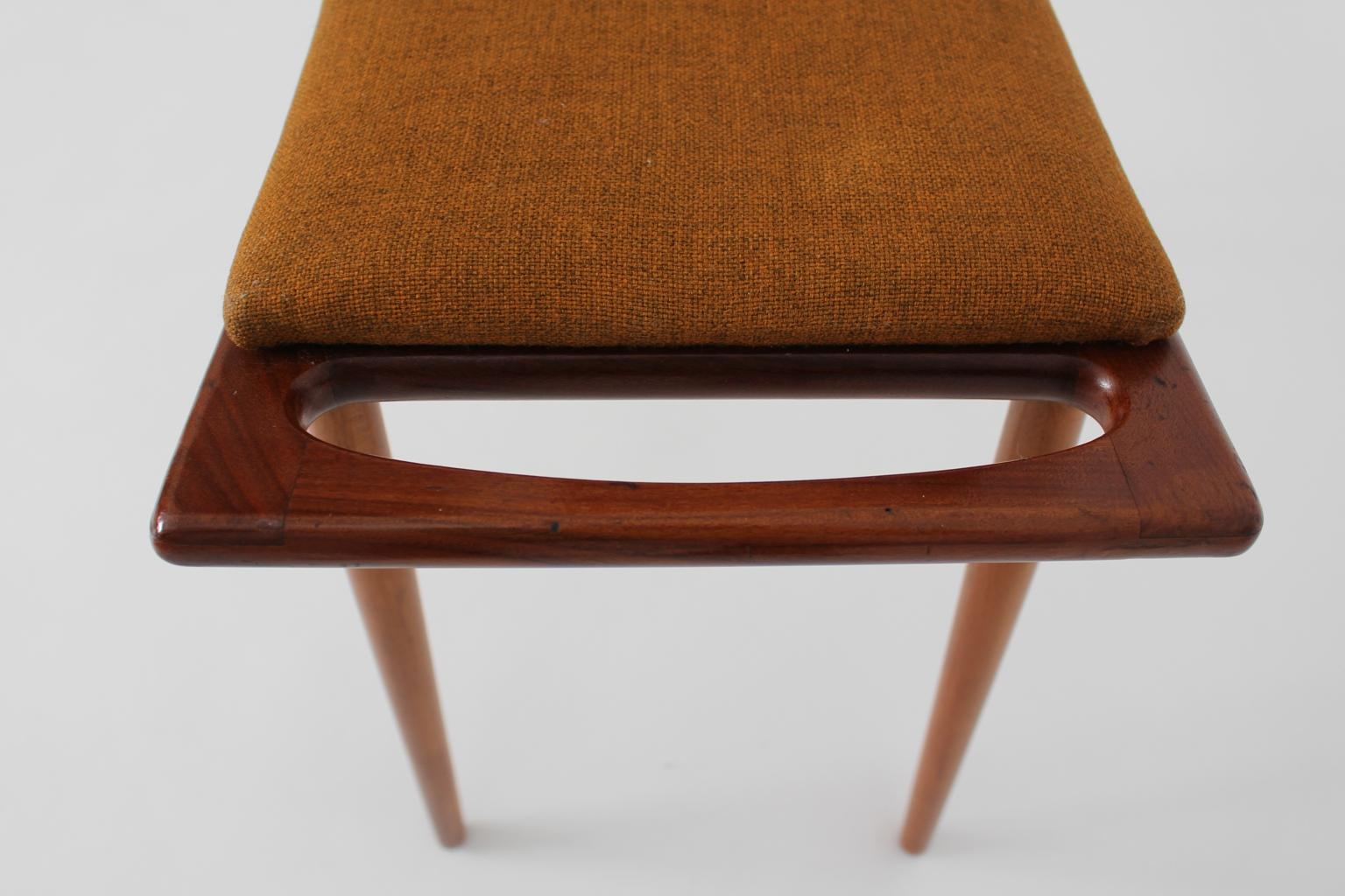 Mid Century Modern Vintage Hans J. Wegner Stool Attributed, 1950s, Denmark For Sale 3