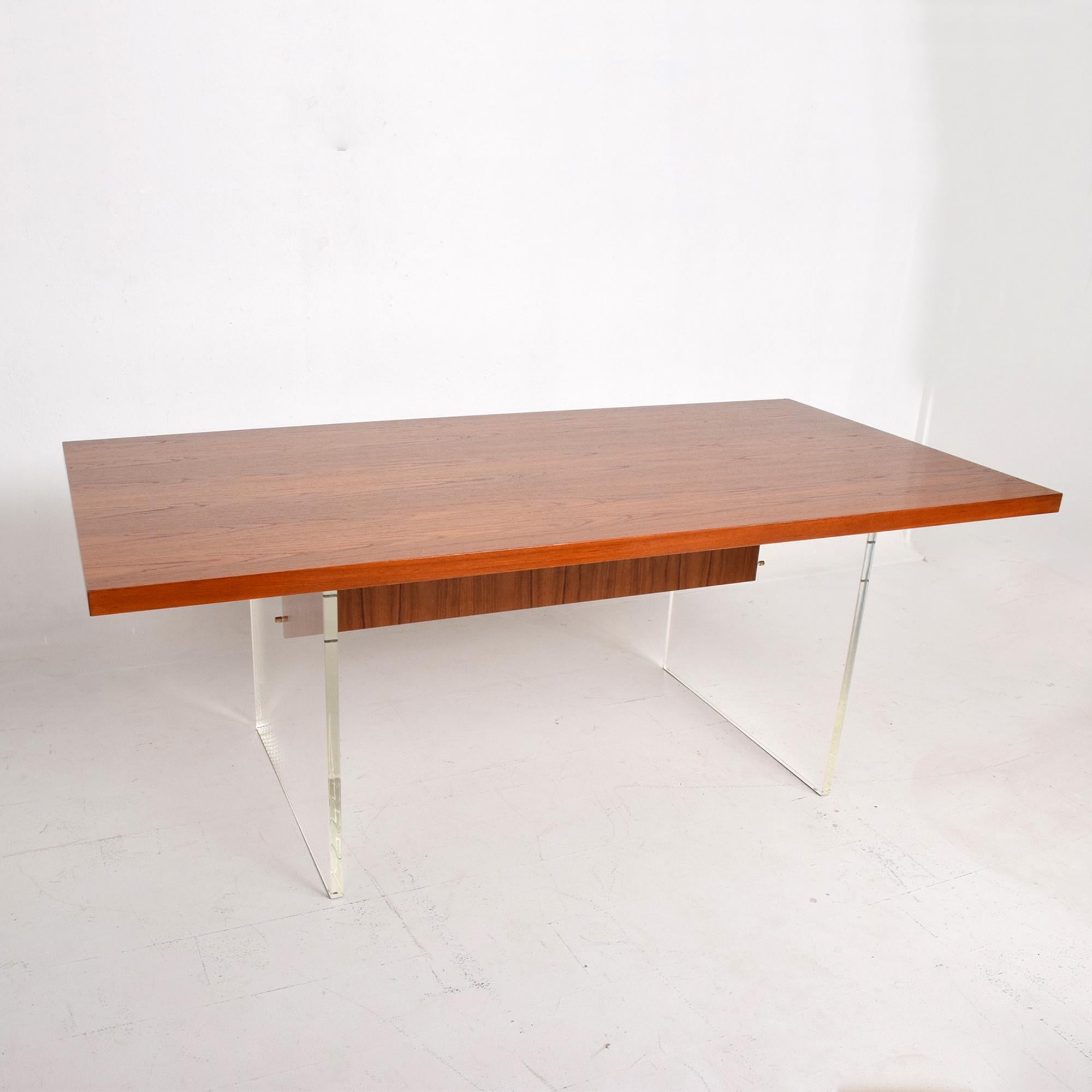 AMBIANIC presents
After Hans Wegner Dining Table Conference Table Teakwood with Lucite support base. Solid brass hardware. Circa 1970s.
Stunning presentation.
Lucite legs are in excellent condition.
Unmarked. No stamp present.
39.38 x 70.75 x 29