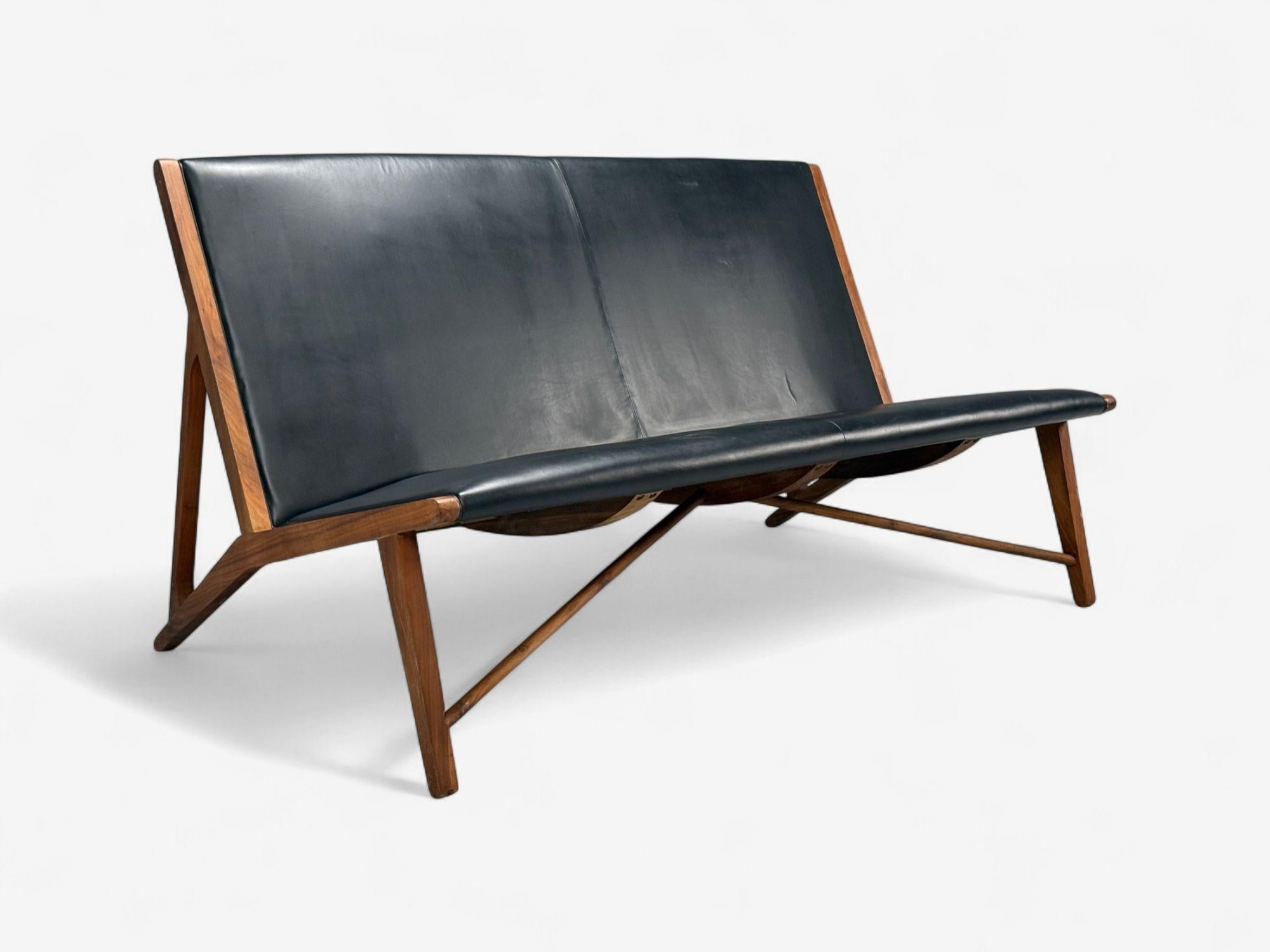 Mid-Century moderno Divano in stile Hans J. Wegner, teak, similpelle, Danimarca, anni '50 in vendita