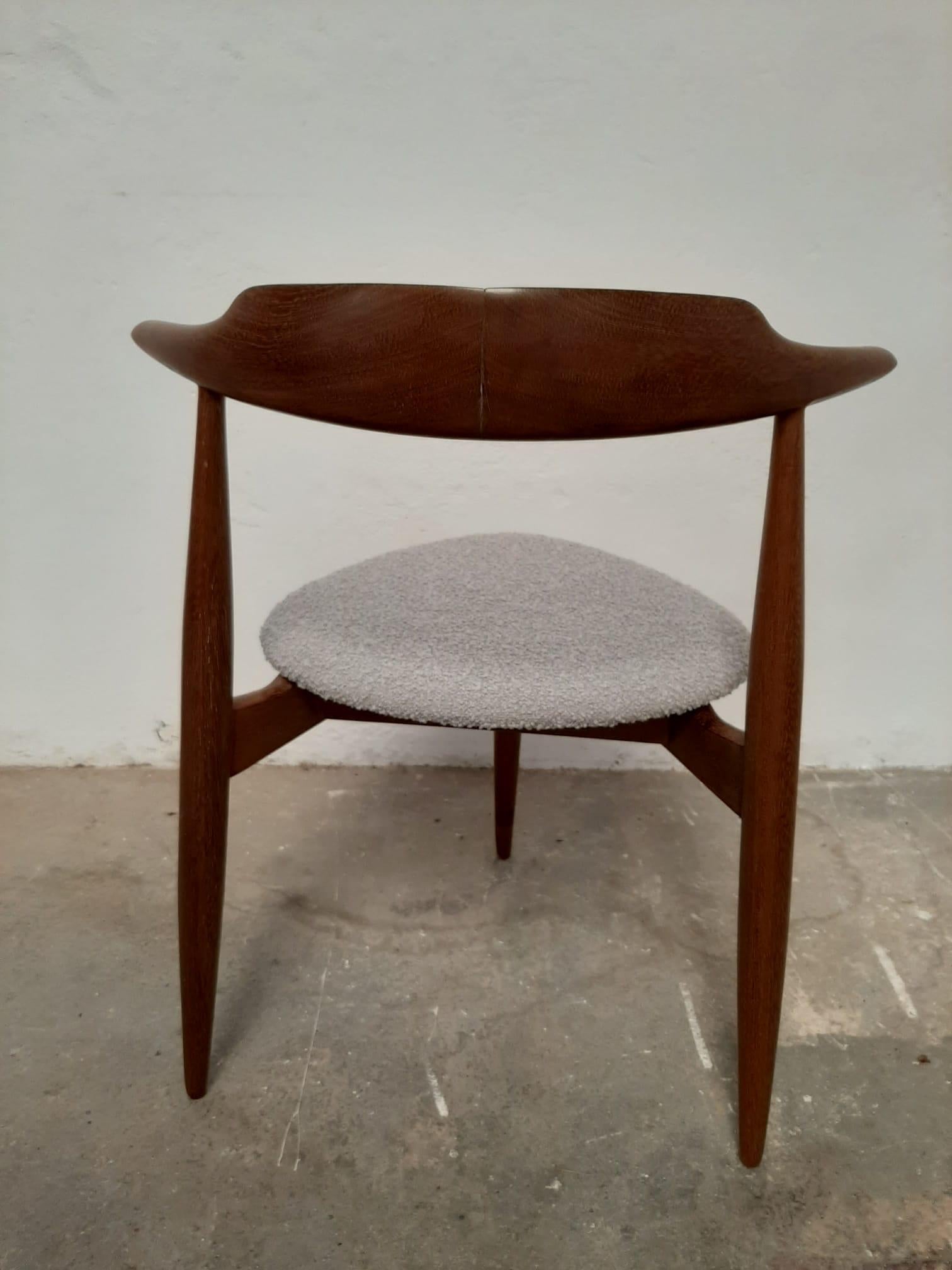 Dreibein-Stuhl im Stil von Hans J. Wegner, Dänemark 1960er Jahre im Angebot 1