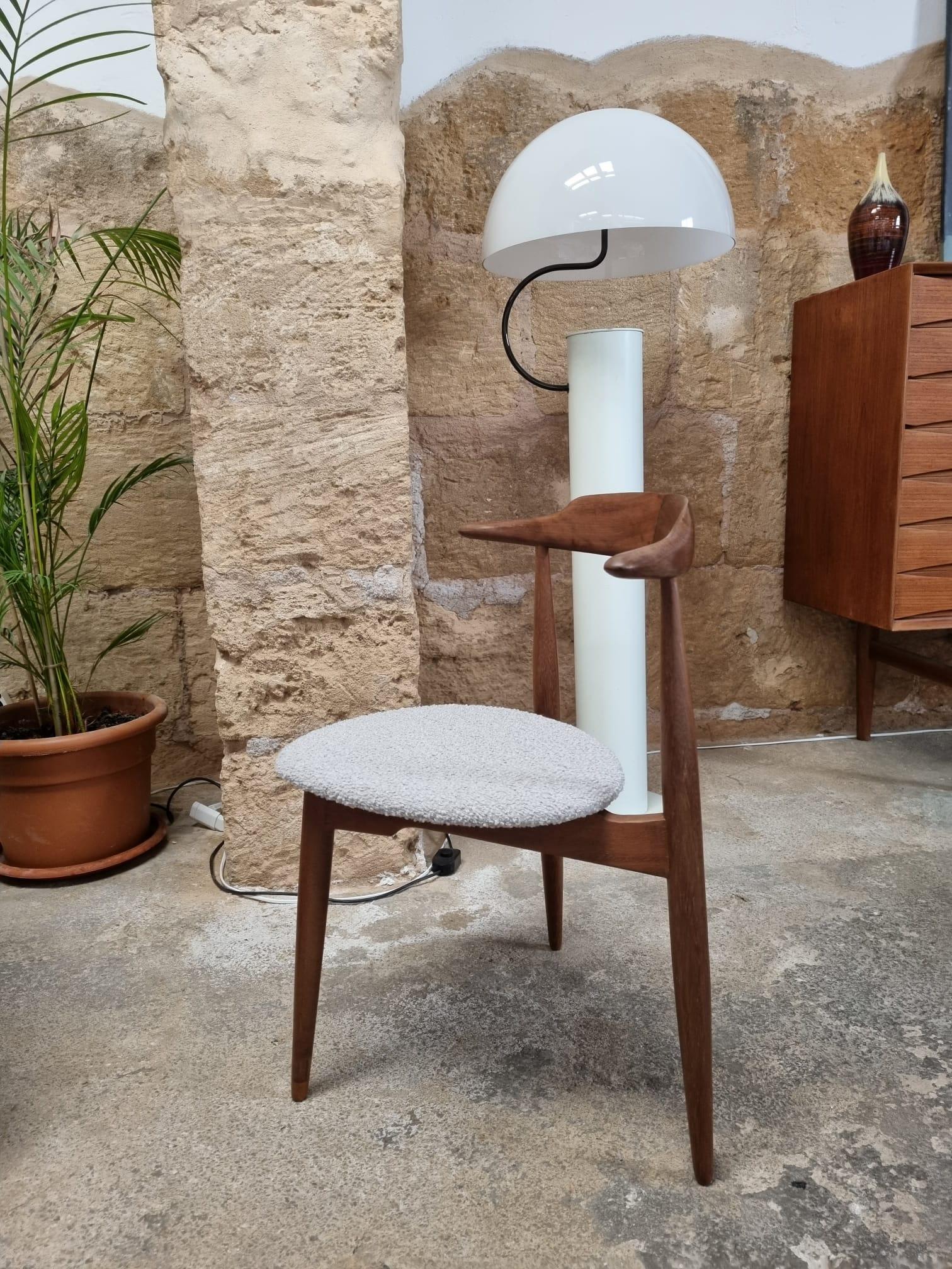 Dreibein-Stuhl im Stil von Hans J. Wegner, Dänemark 1960er Jahre im Angebot 8