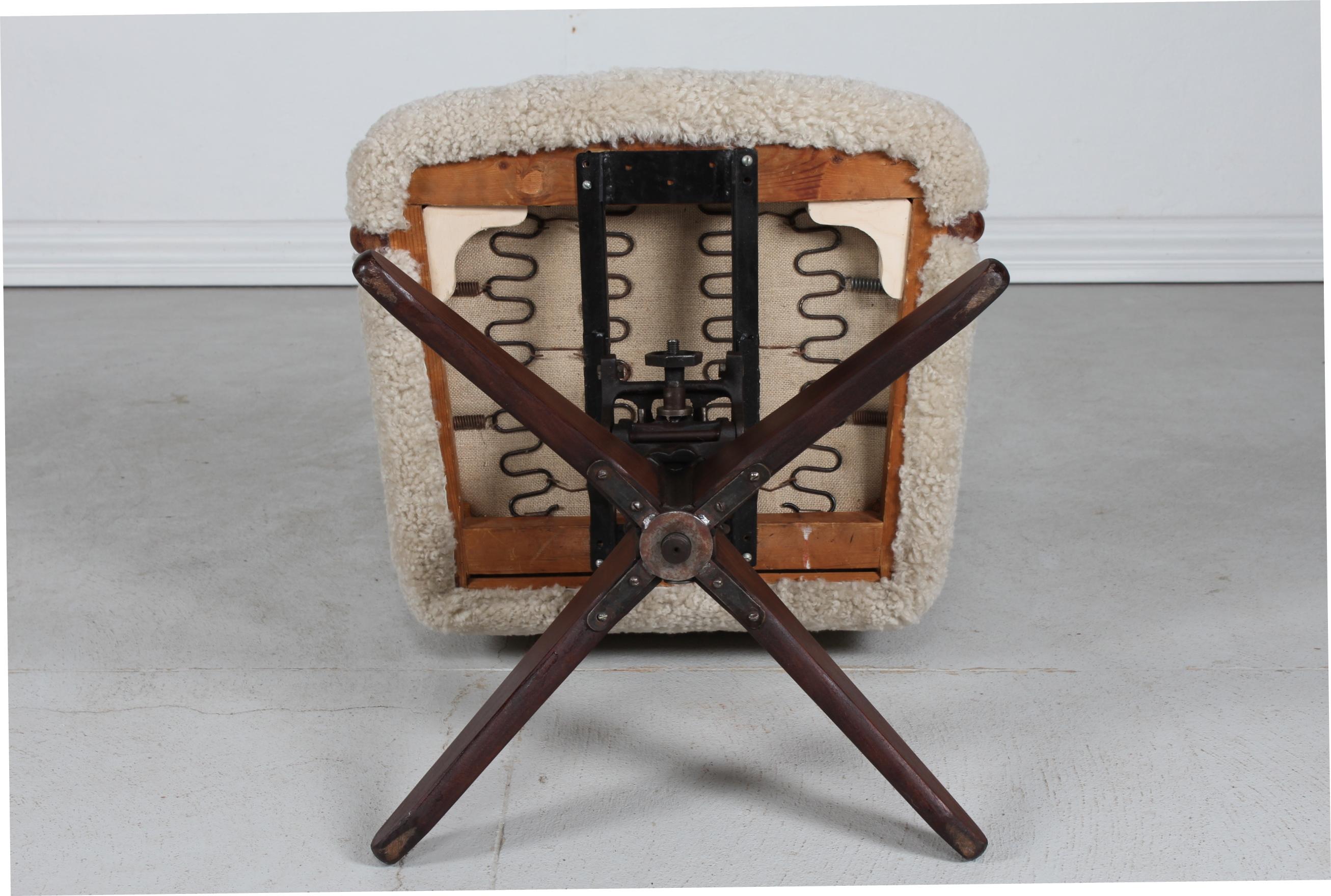 Hans J. Wegner Style Vintage Swivel Chair Reupholstered with New Sheepskin 1940s For Sale 10