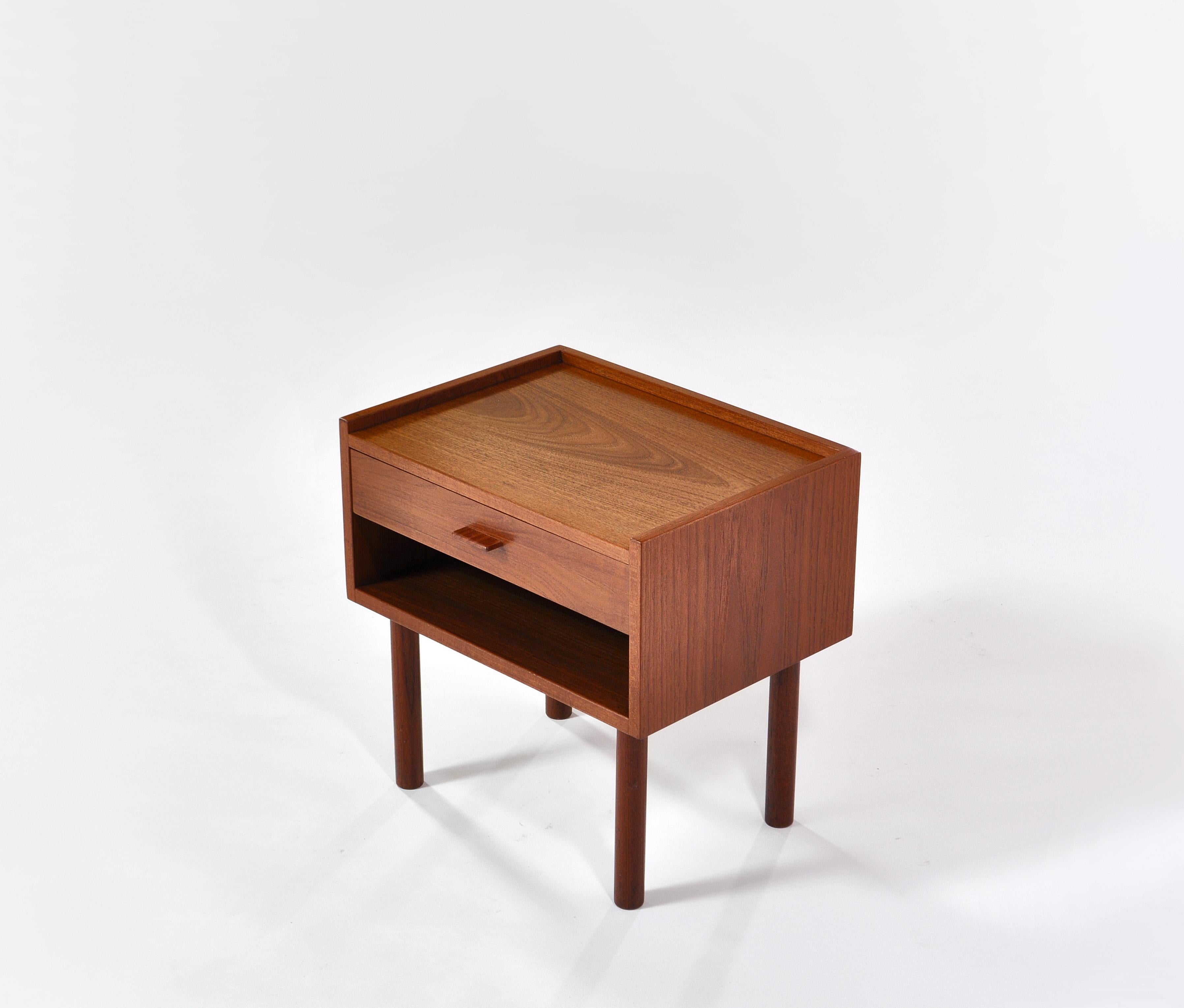 A pair of Danish modern bedside tables from the 1960s by Hans J. Wegner. Typical of Wegner's designs from this period is the minimalistic approach to design and the subtle details. Each table features solid conical teak legs and a drawer with a