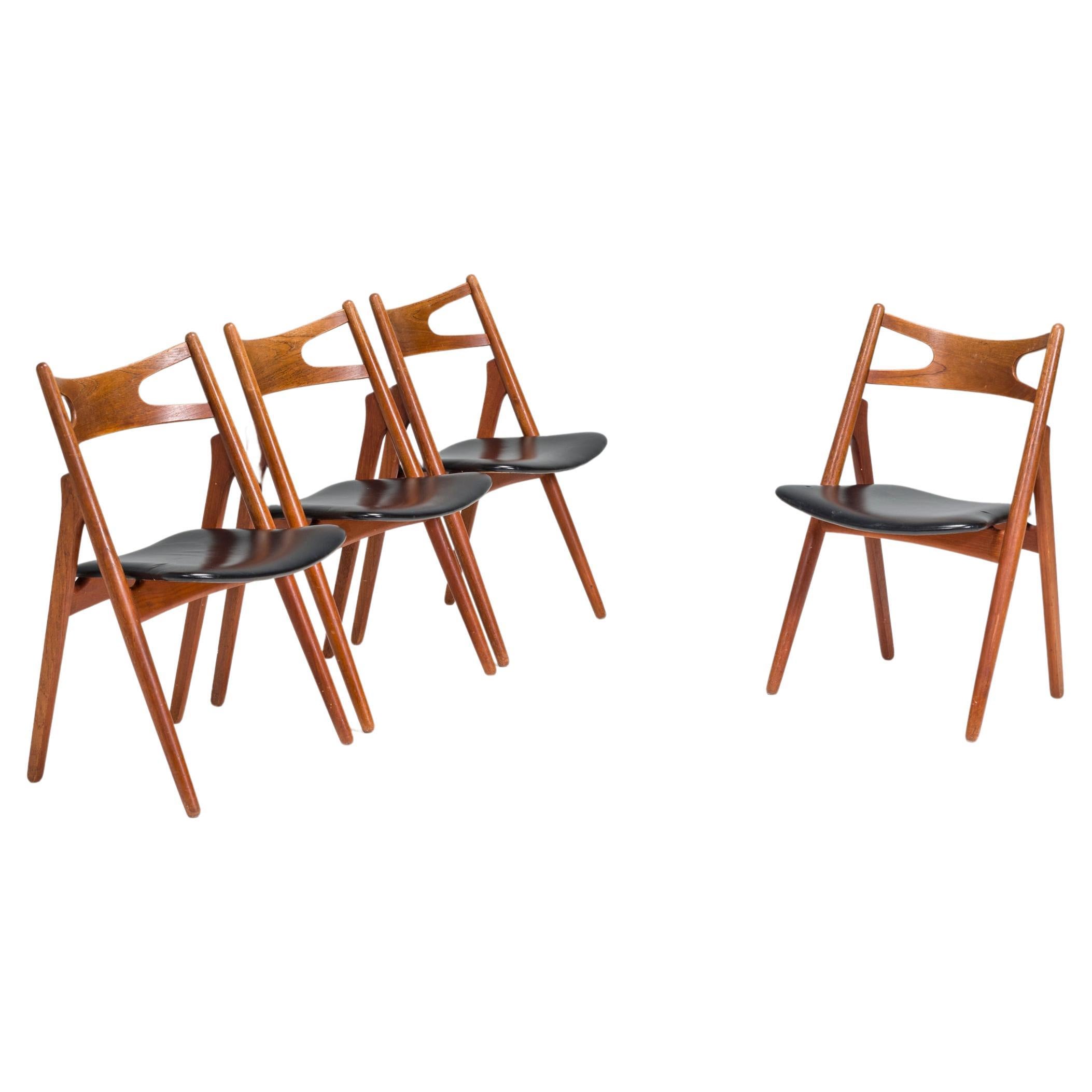 Hans J. Wegner: 4er-Set Sawbuck-Stühle aus Teakholz und schwarzem Leder CH29P, 1960er Jahre