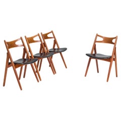 Hans J. Wegner Chaises Sawbuck CH29P en teck et cuir noir, années 1960, lot de 4