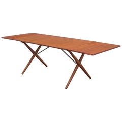 Table de salle à manger à pieds croisés en teck Hans J. Wegner