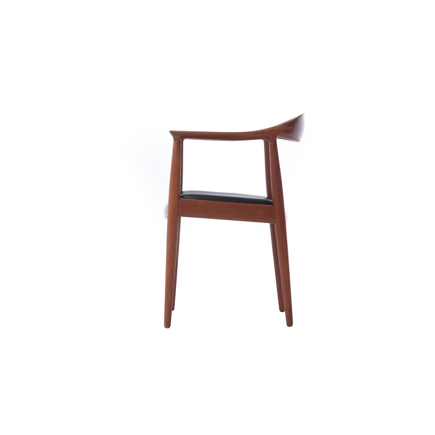Hans J Wegner Teak 'Round' JH501 Dining Chairs, Set of 8 In Excellent Condition In Minneapolis, MN