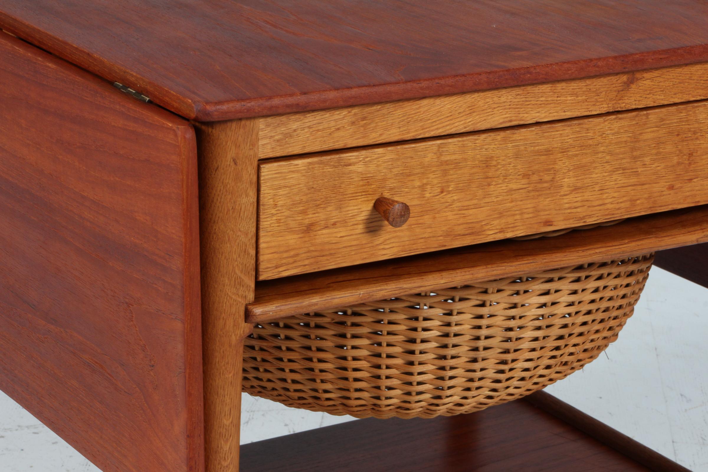Mesa de costura de teca Hans J. Wegner Modelo AT-33 de Andreas Tuck, Dinamarca, Años 60 Danés en venta