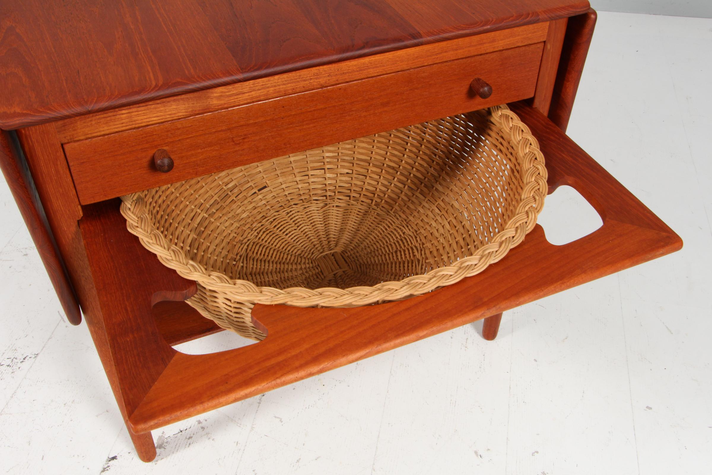 Hans J. Wegner Teak Sewing Table Model AT-33 by Andreas Tuck, Denmark, 1960s In Excellent Condition For Sale In Esbjerg, DK