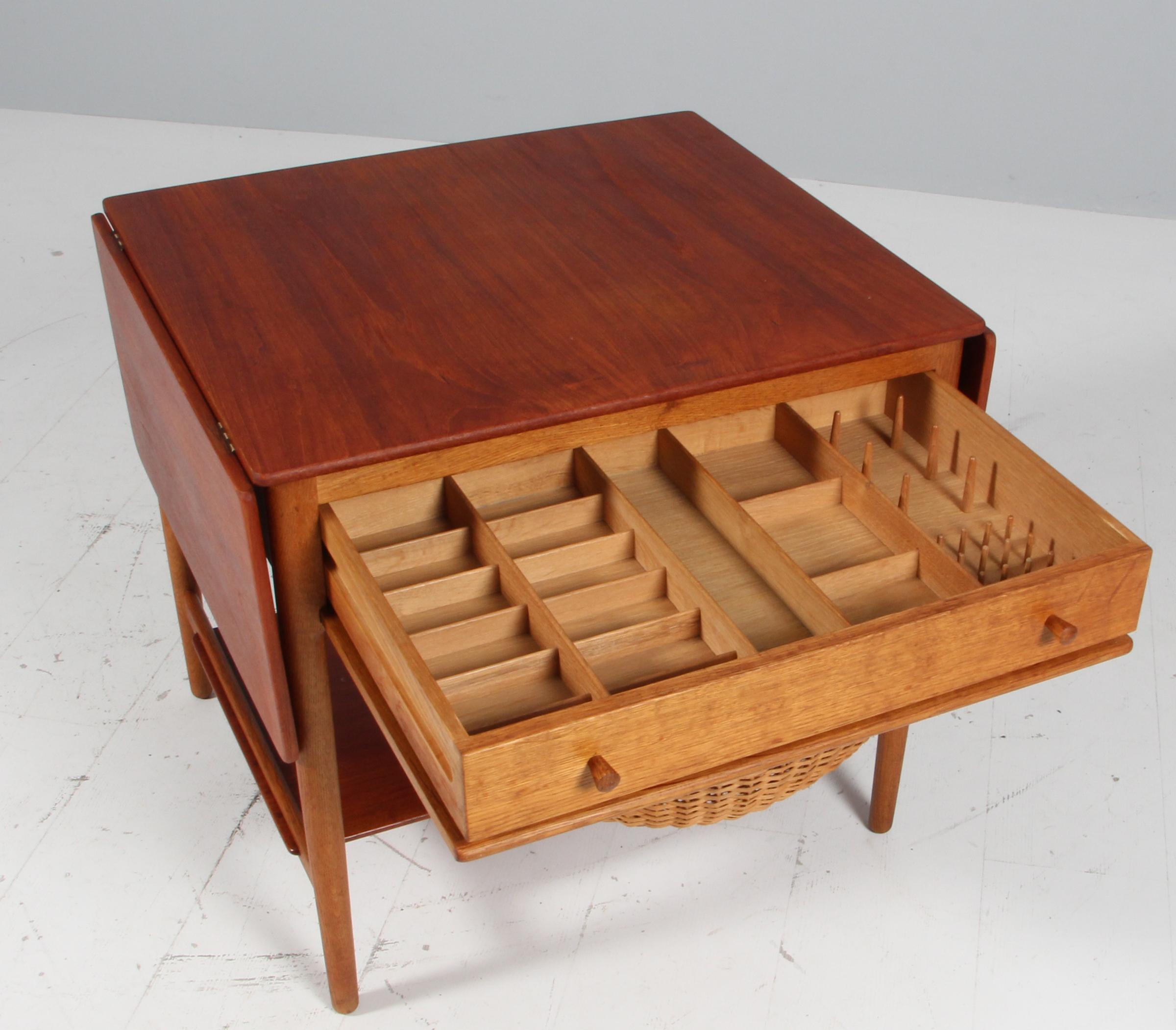 Mesa de costura de teca Hans J. Wegner Modelo AT-33 de Andreas Tuck, Dinamarca, Años 60 mediados del siglo XX en venta