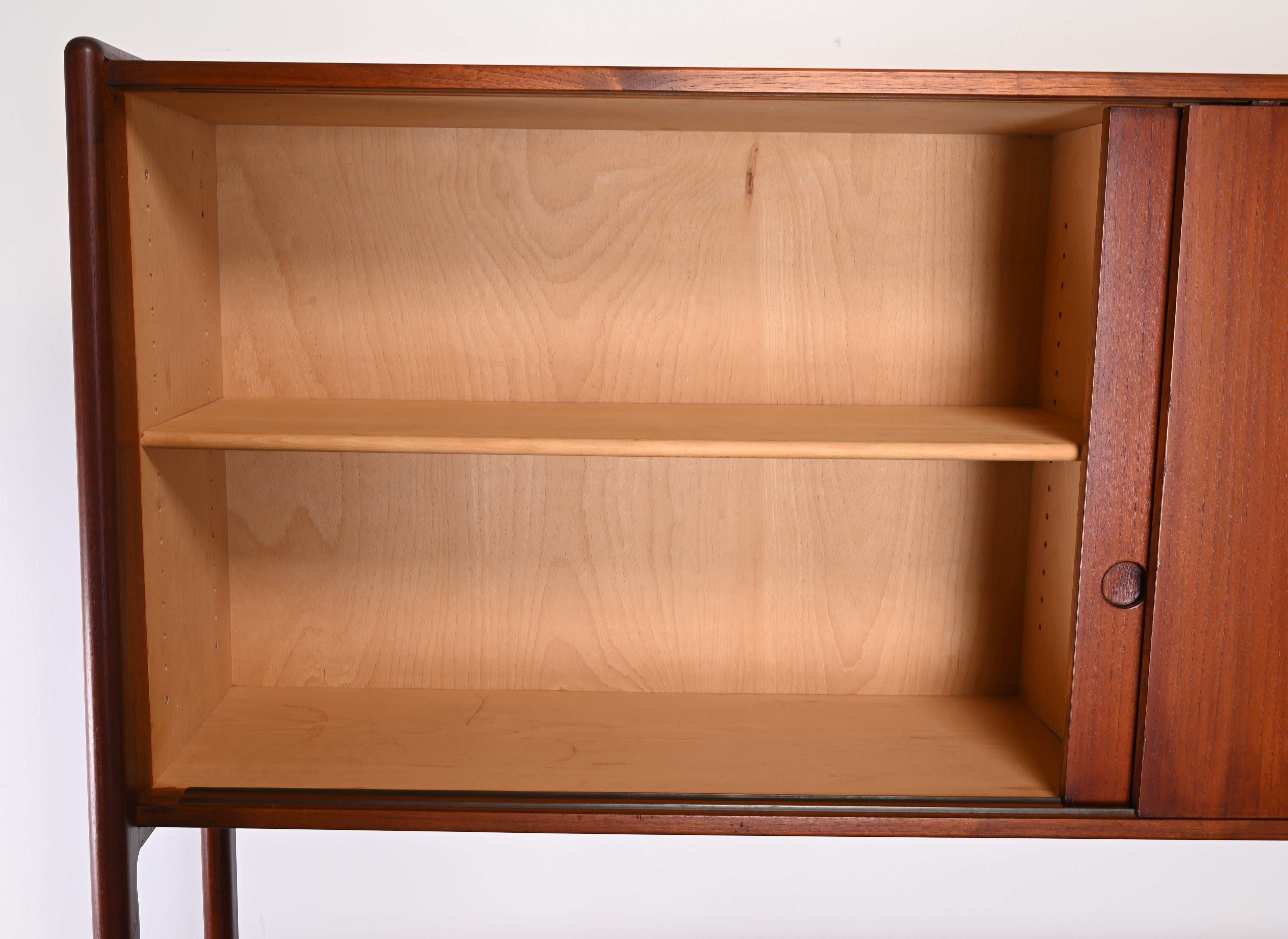 Buffet en teck Hans J Wegner, années 1950 en vente 7