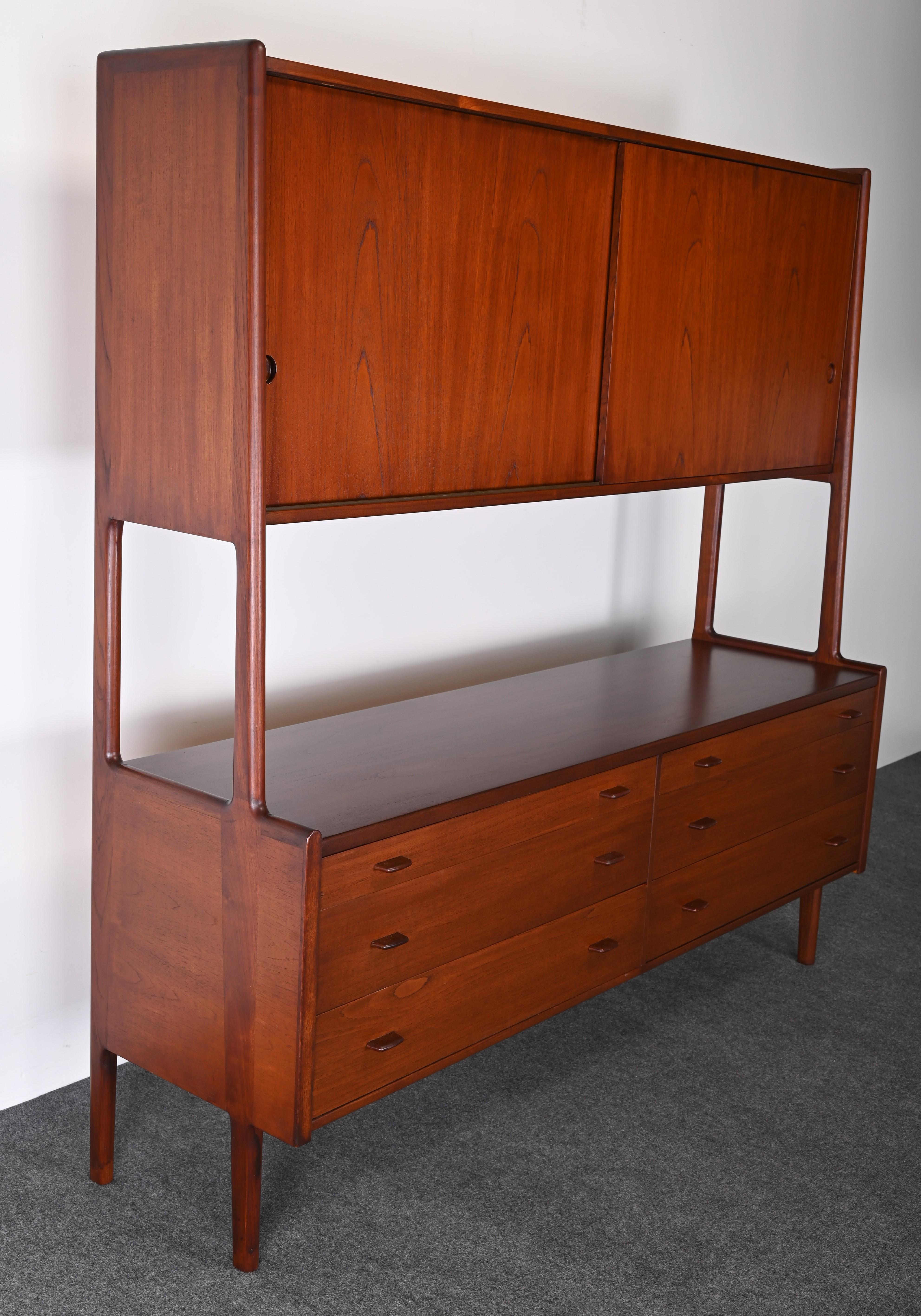 Buffet en teck Hans J Wegner, années 1950 en vente 1