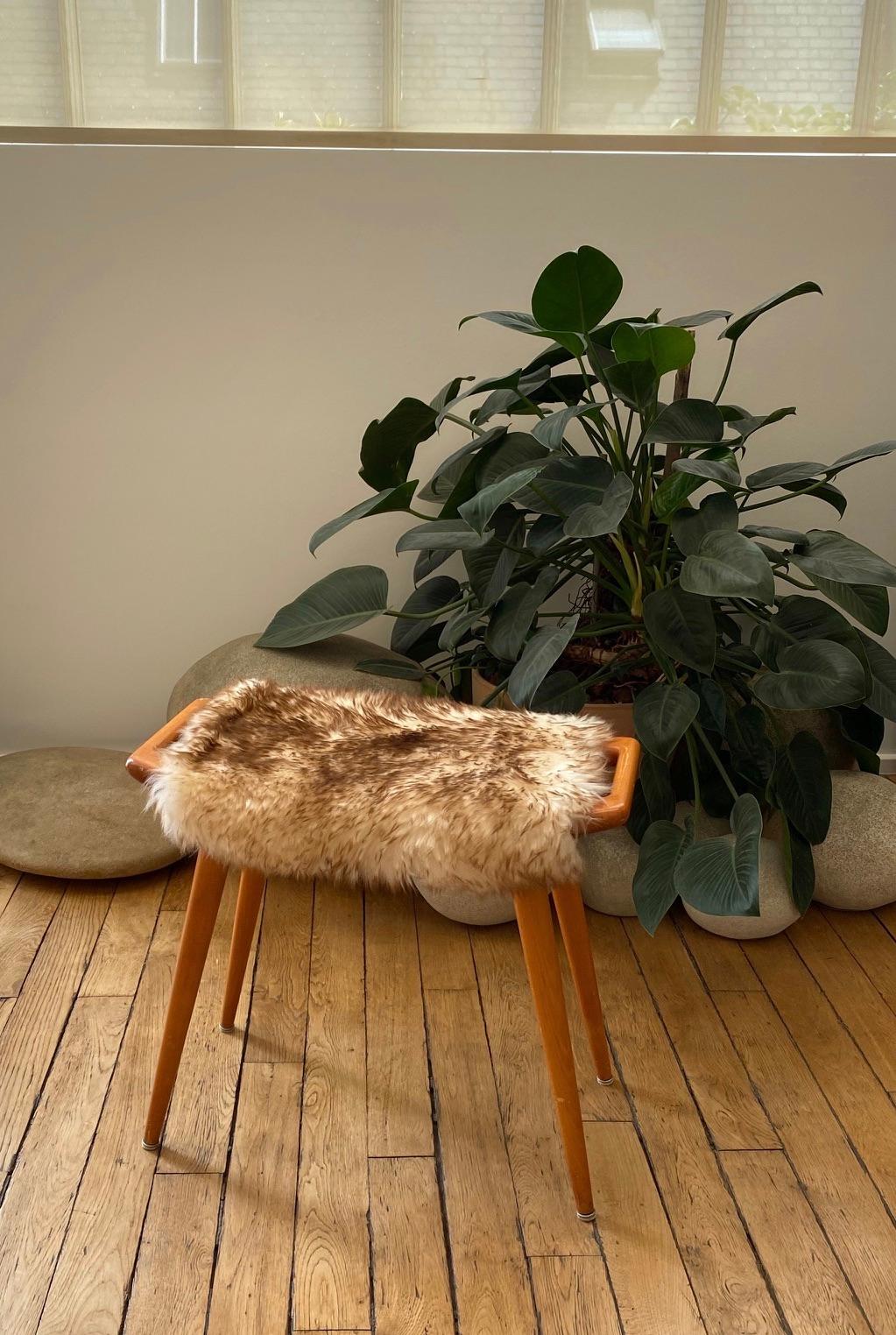 Hans J. Wegner Teak Stool AP29 In Fair Condition In Paris, FR