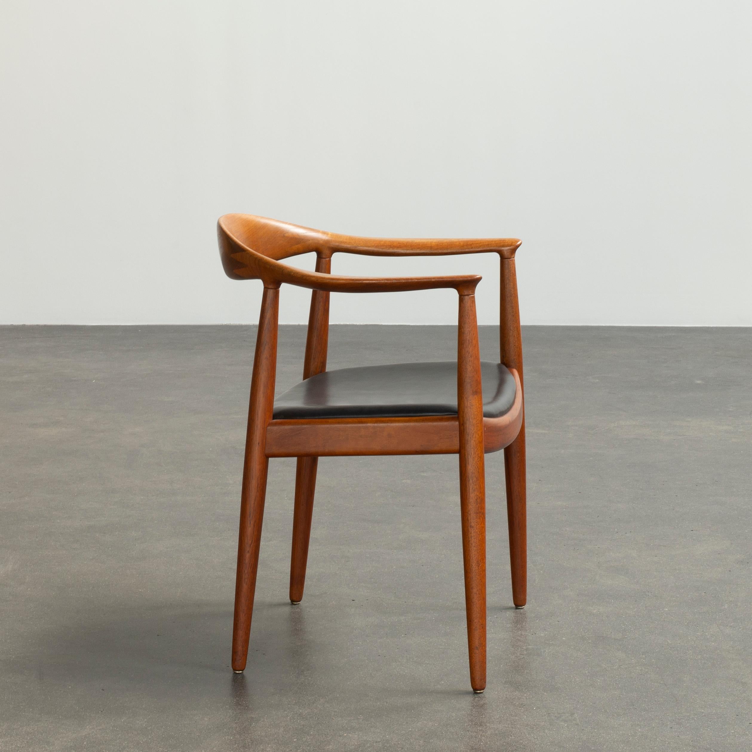 Huilé La chaise en teck de Hans J. Wegner pour Johannes Hansen en vente
