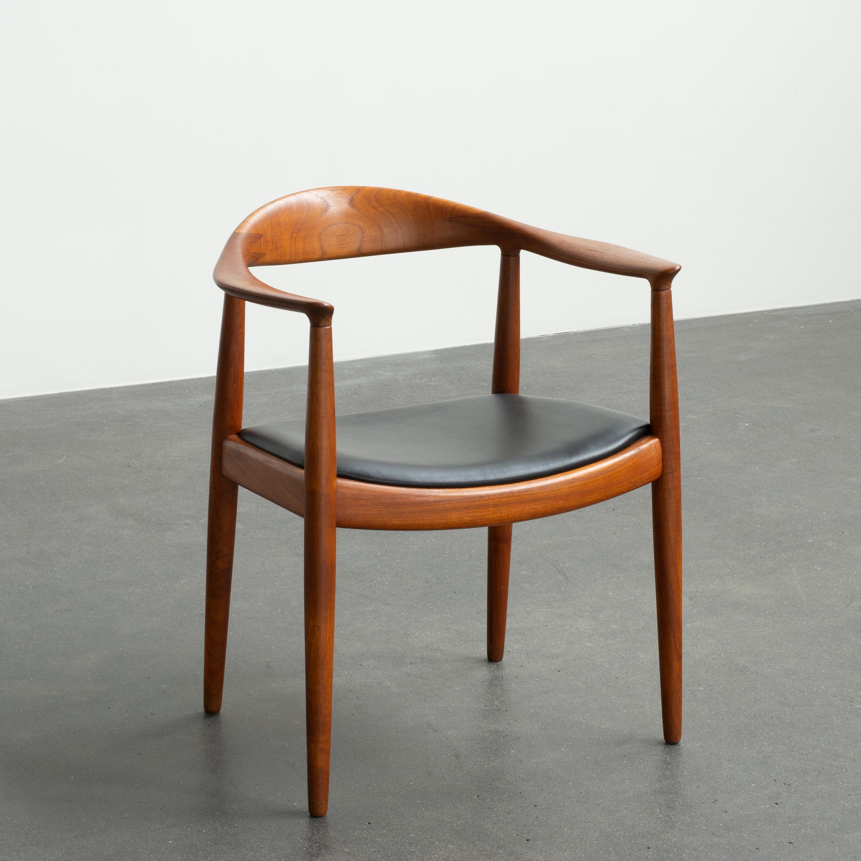 20ième siècle The Chair (la chaise) de Hans J. Wegner en teck pour Johannes Hansen en vente