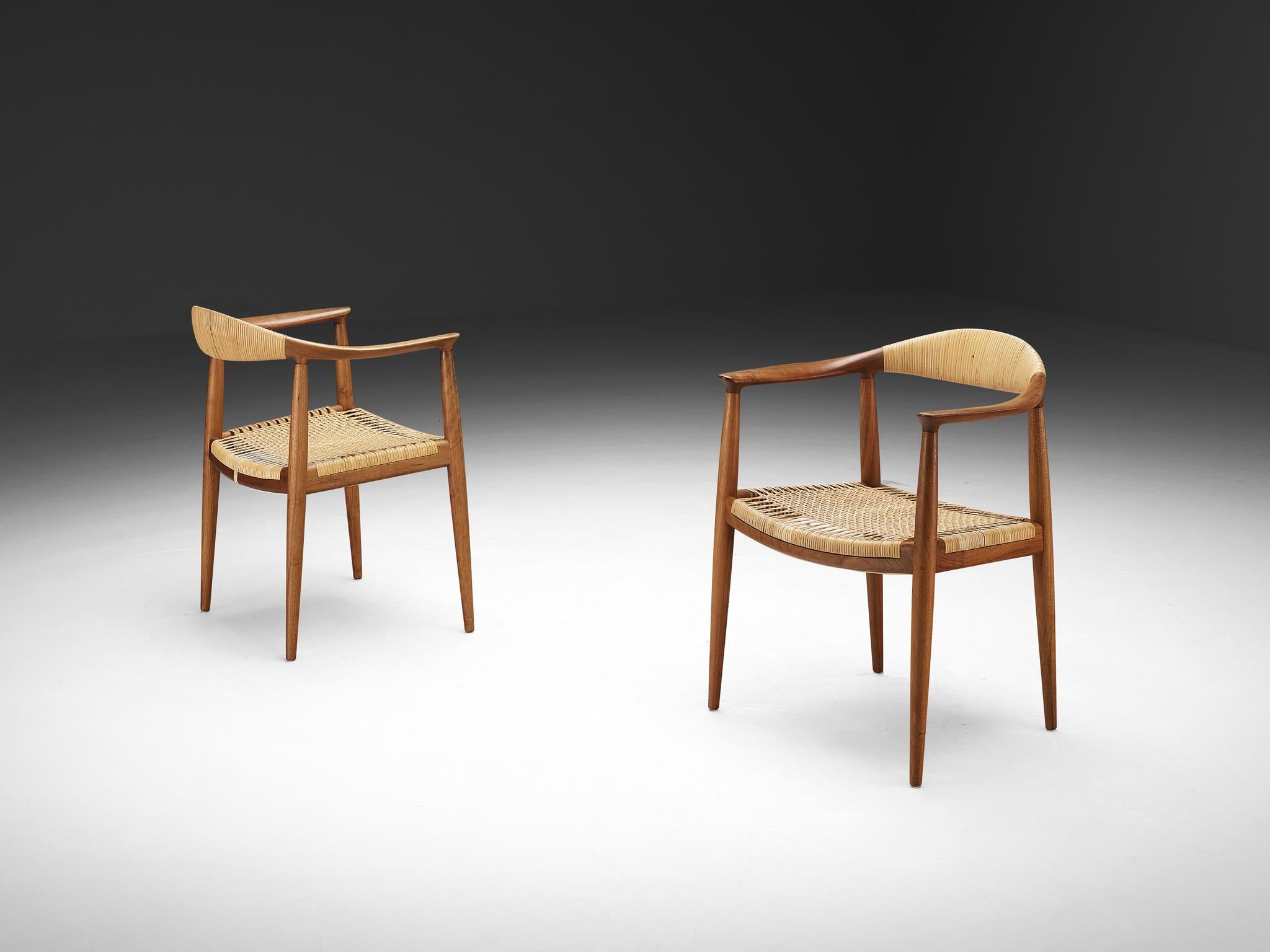 Hans J. Wegner für Johannes Hansen Møbelsnedkeri, PP Møbler, 'The Chair/Round Chair' Esszimmerstühle, Teakholz, Dänemark, 1949

Ein bedeutendes Paar Esstischstühle von Hans J. Wegner aus dem Jahr 1949. Diese reizenden Esszimmerstühle 