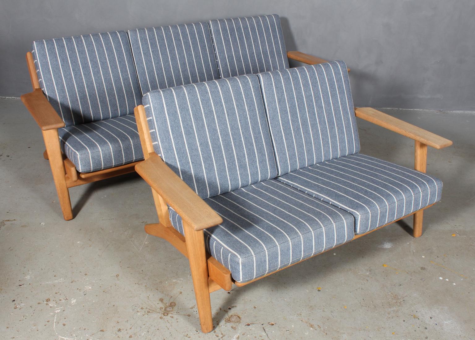 Hans J. Wegner three and two-seat sofa made of solid oak.

Original Epeda cushions, with striped wool upholstery

Model 290, made by GETAMA.

  
