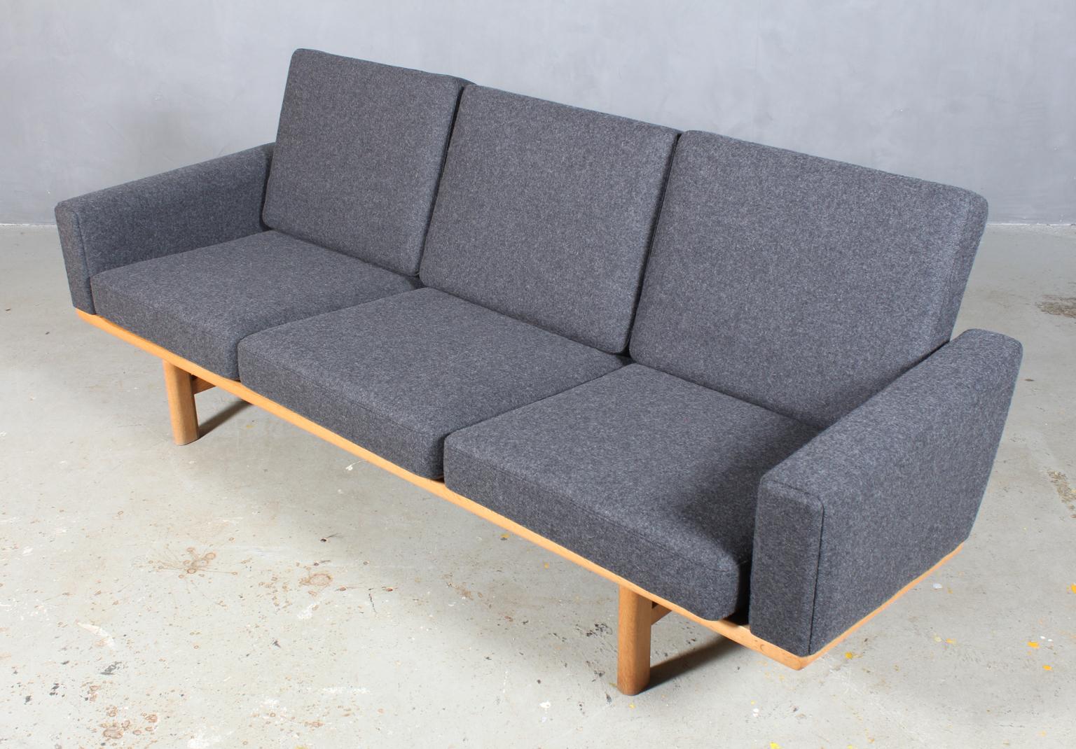 Hans J. Wegner three-seat sofa new upholstered with Divina wool in 100 % New Zealand wool.

Original Epeda cushions.

Frame in solid oak.

Model 236/3, produced by GETAMA.