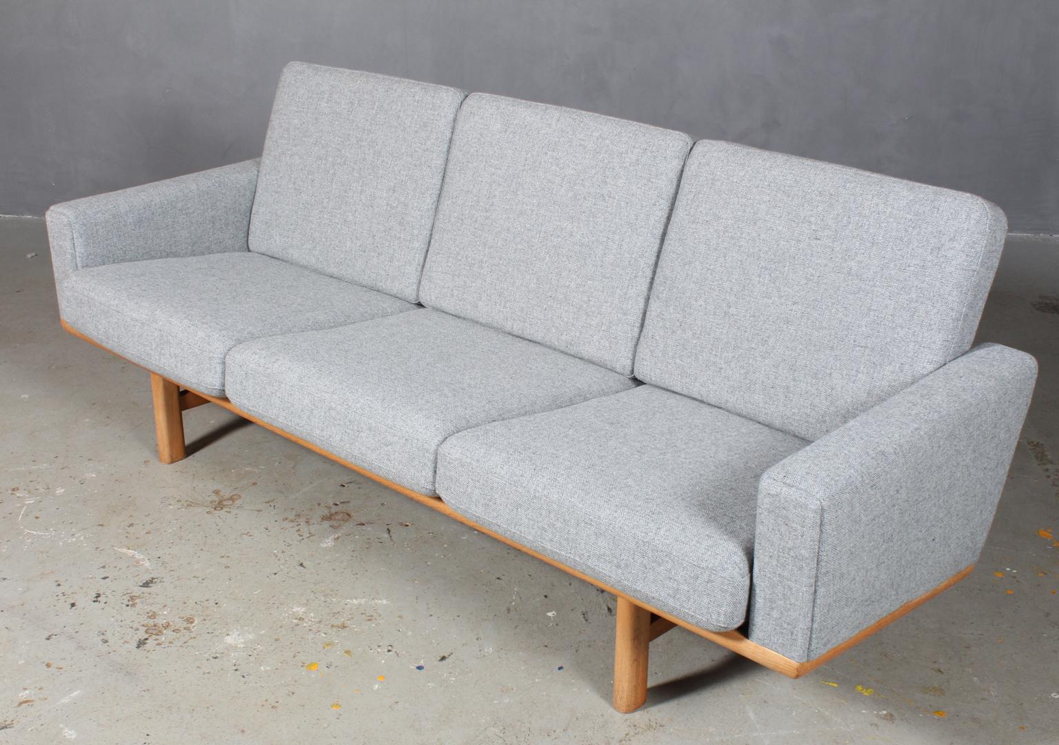 Hans J. Wegner three-seat sofa new upholstered with Hallingdal from Kvadrat.

Original Epeda cushions.

Frame in solid oak.

Model 236/3, produced by GETAMA.