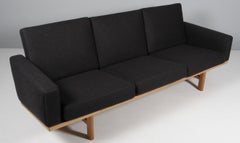 Hans J. Wegner Dreisitzer-Sofa