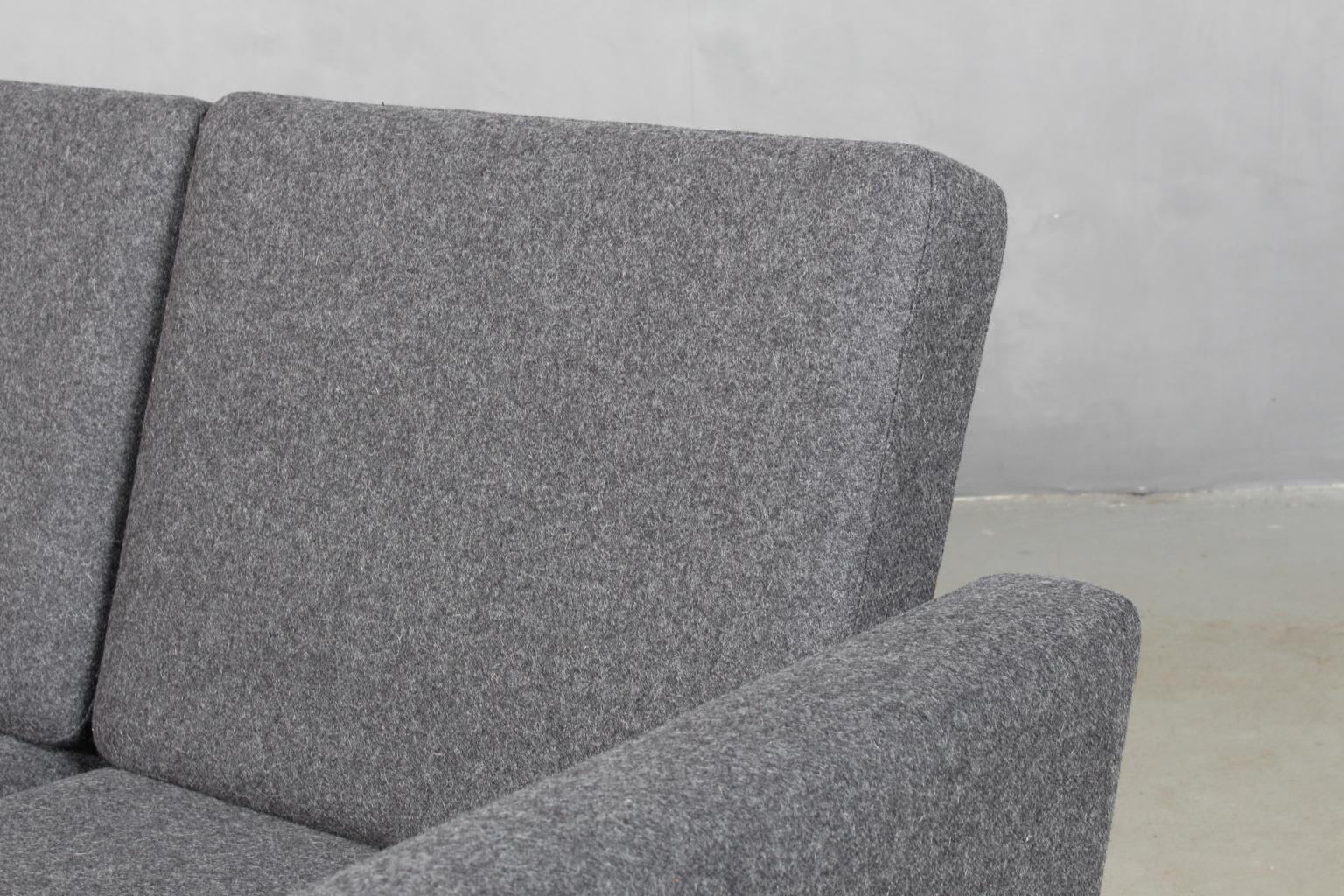 Hans J. Wegner Dreisitziges Sofa (Moderne der Mitte des Jahrhunderts) im Angebot