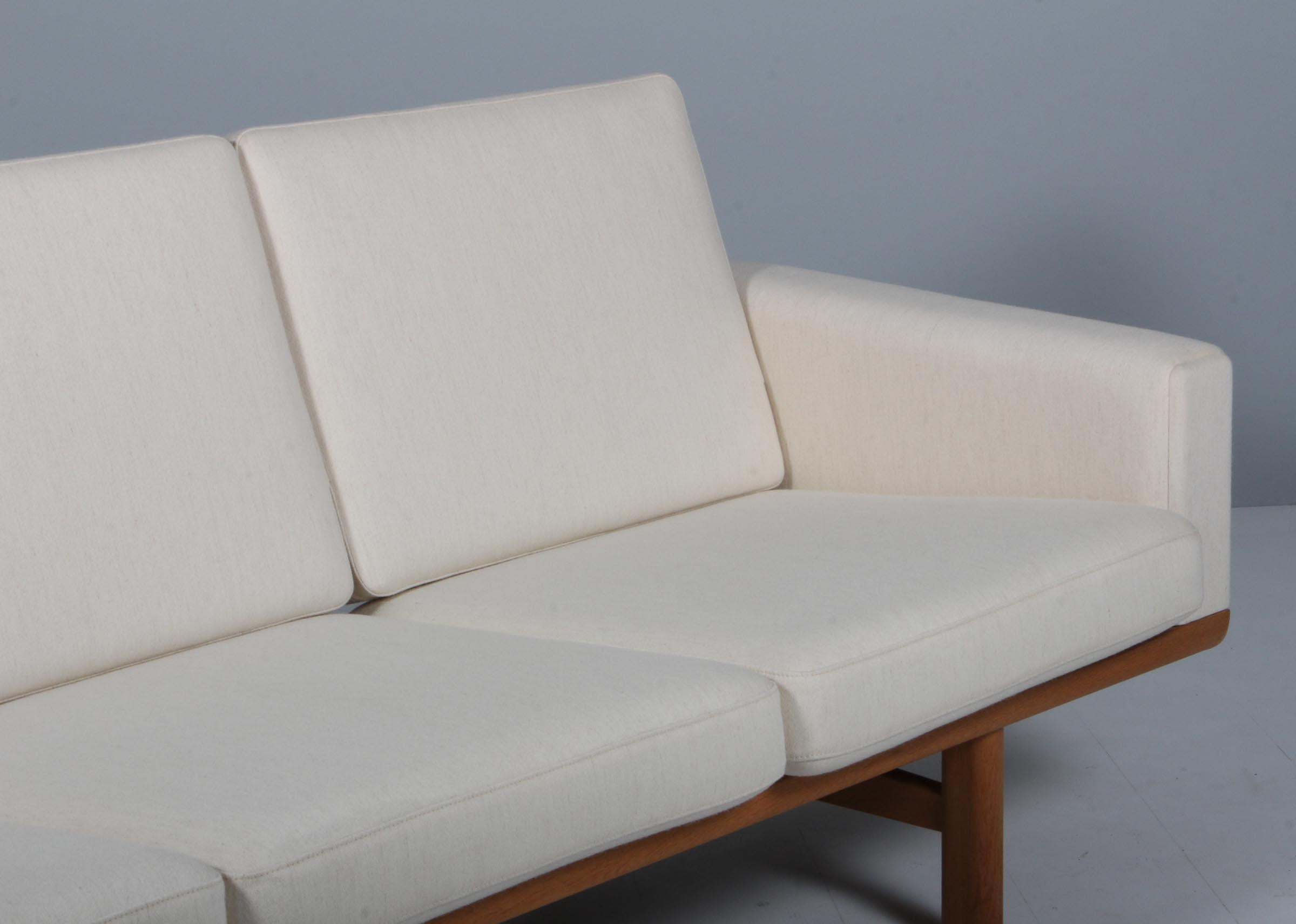 Danois Canapé trois places Hans J. Wegner en vente