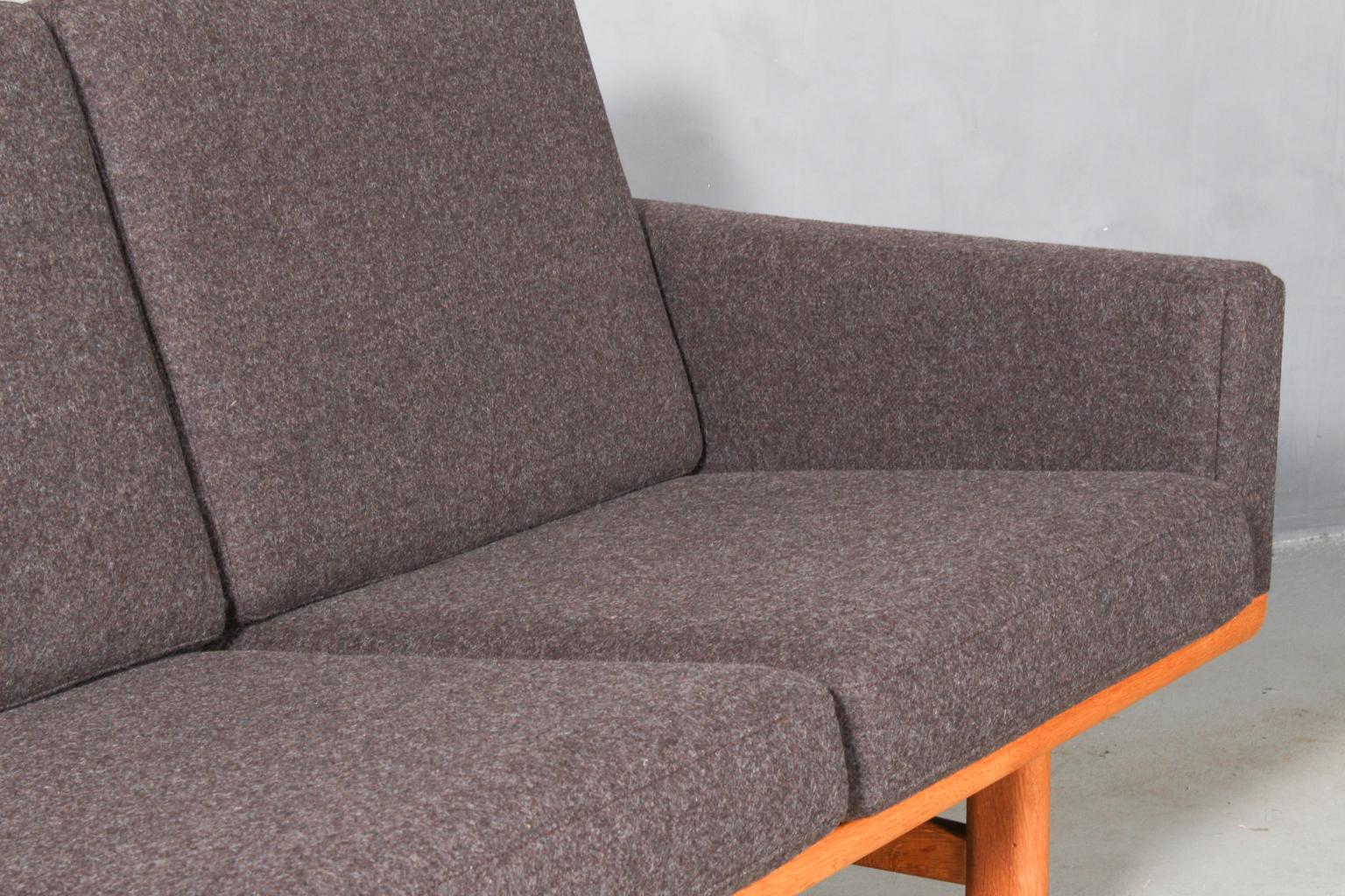 Metà XX secolo Divano a tre posti Hans J. Wegner in vendita