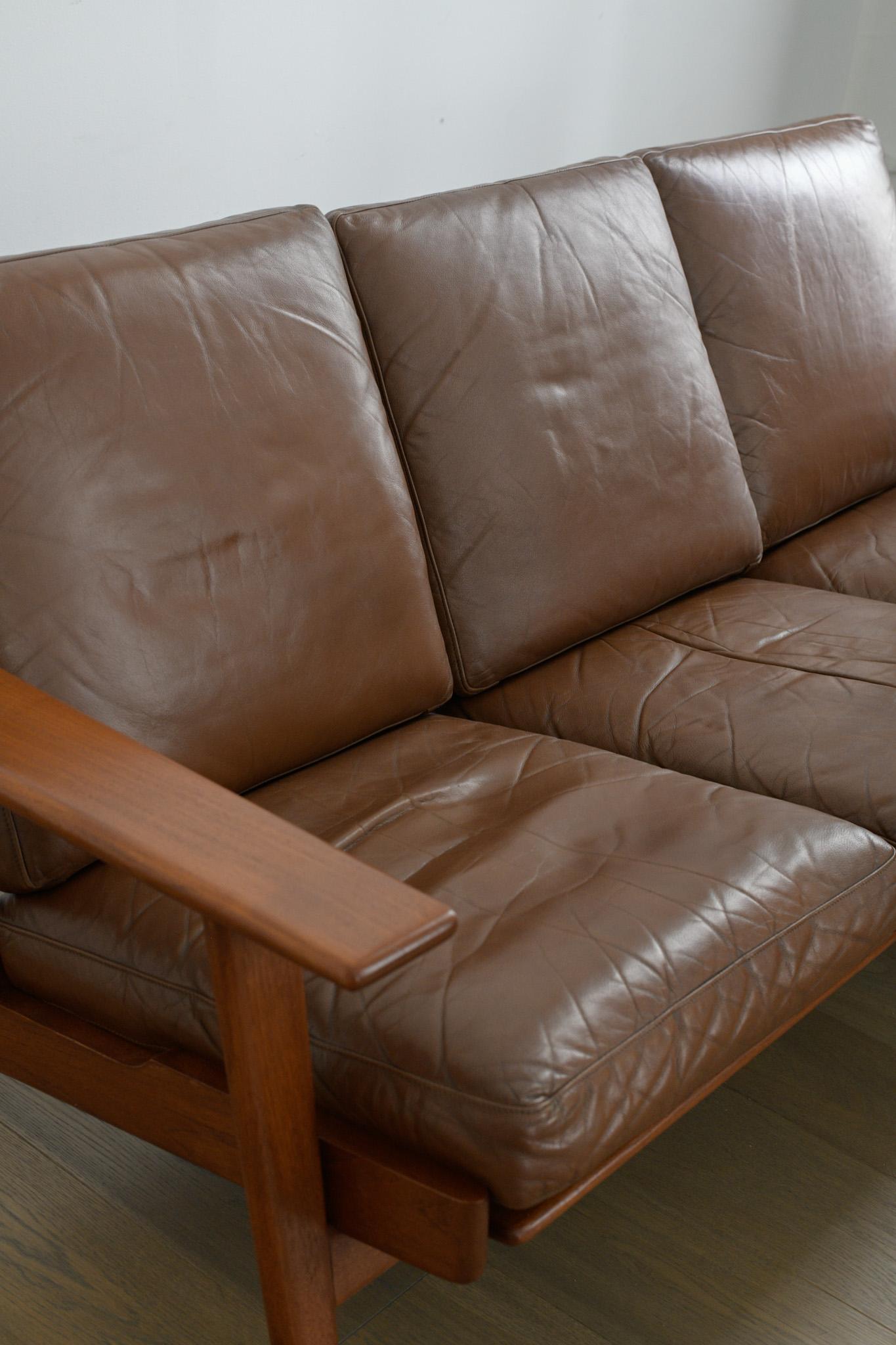 Hans J. Wegner Dreisitziges Sofa in Eiche, Model No. GE 290/3 (Dänisch) im Angebot
