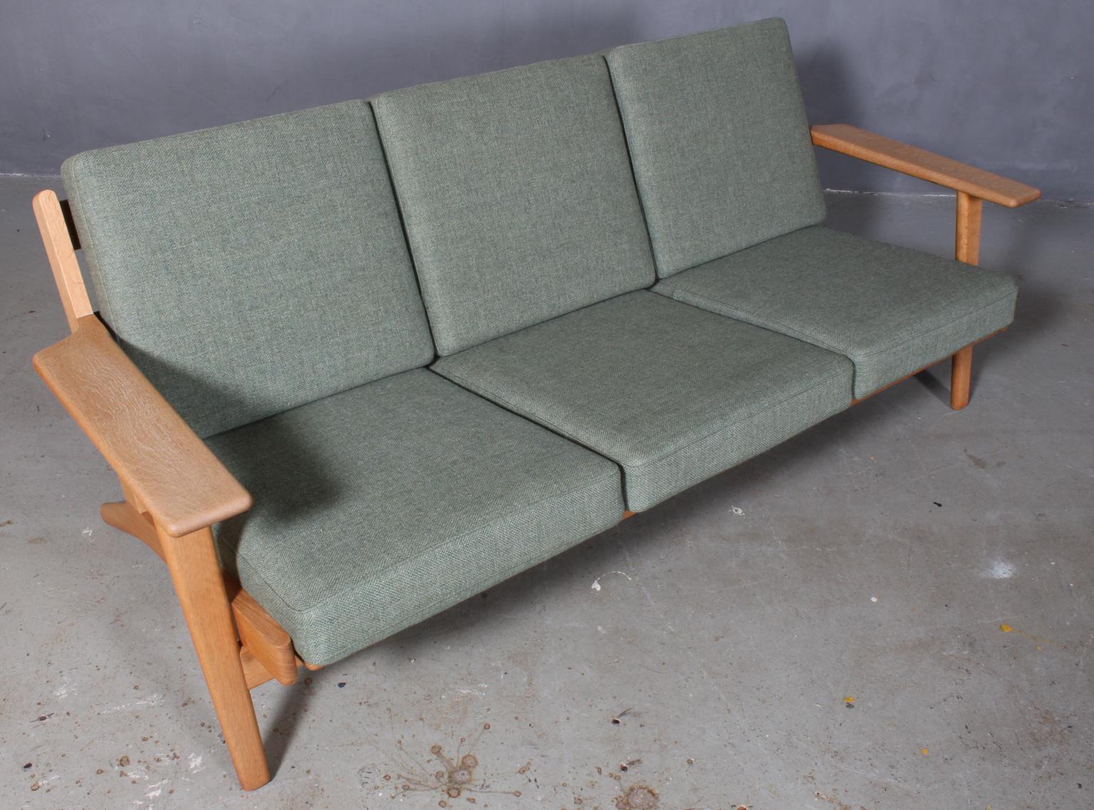 Hans J. Wegner three-seat sofa made of solid soap treated oak.

Original Epeda cushions, with original Kvadrat Hallingdal upholstery.

Model 290, made by GETAMA.

 