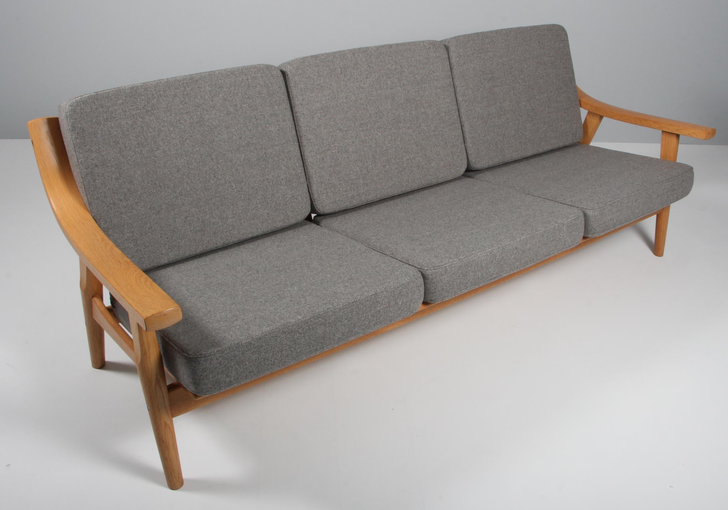 Hans J. Wegner three-seat sofa made of oak.

New upholstered with grey Magrethe wool.

Model GE530, made by Getama.

