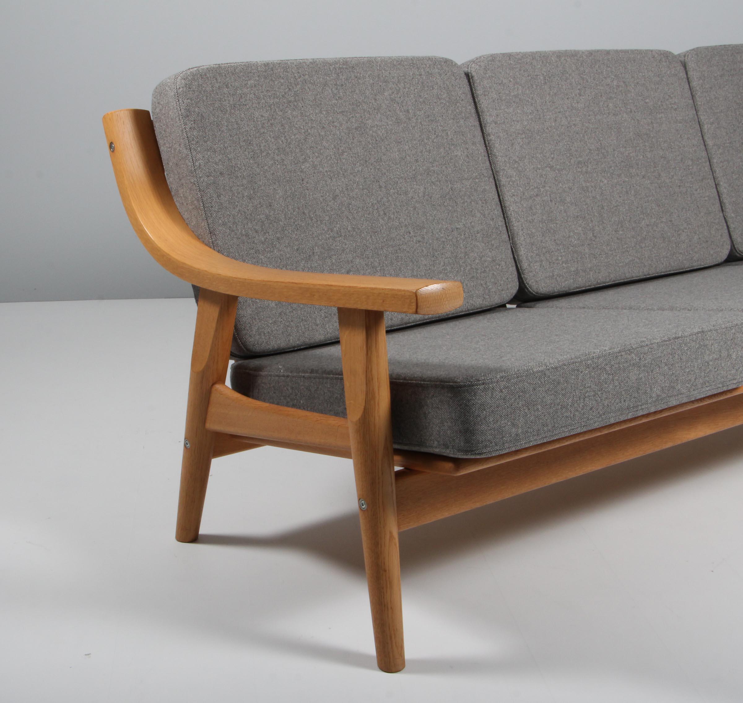 Hans J. Wegner, Three-Seat Sofa, Model GE530, Oak In Good Condition In Esbjerg, DK