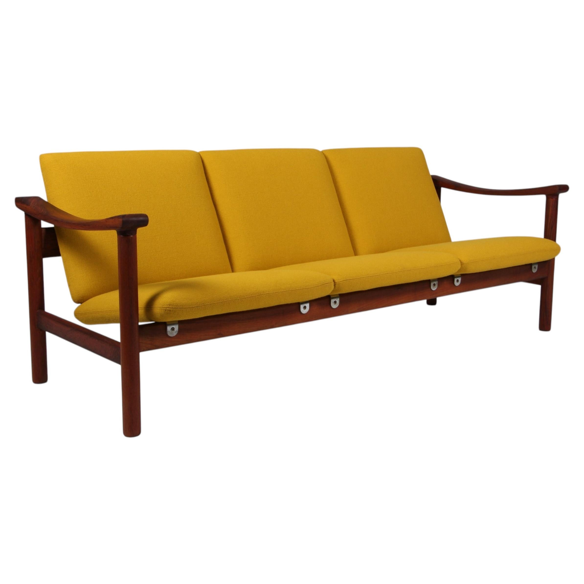 Hans J. Wegner three seat sofa of teak, model GE280. For Sale