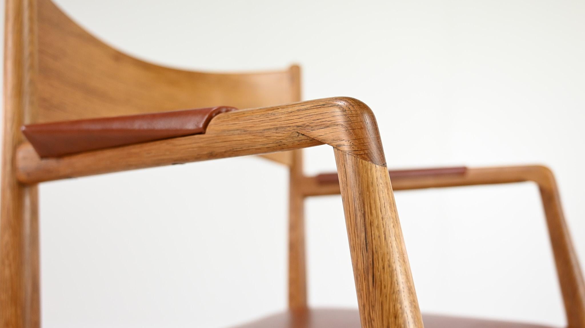 Hans J. Wegner, Town Hall chair. Oak and Leather. Denmark C.1940 For Sale 6